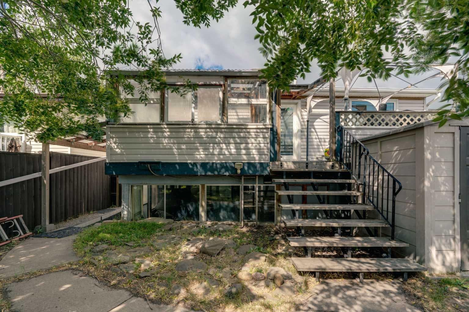 104 Falsby Way NE