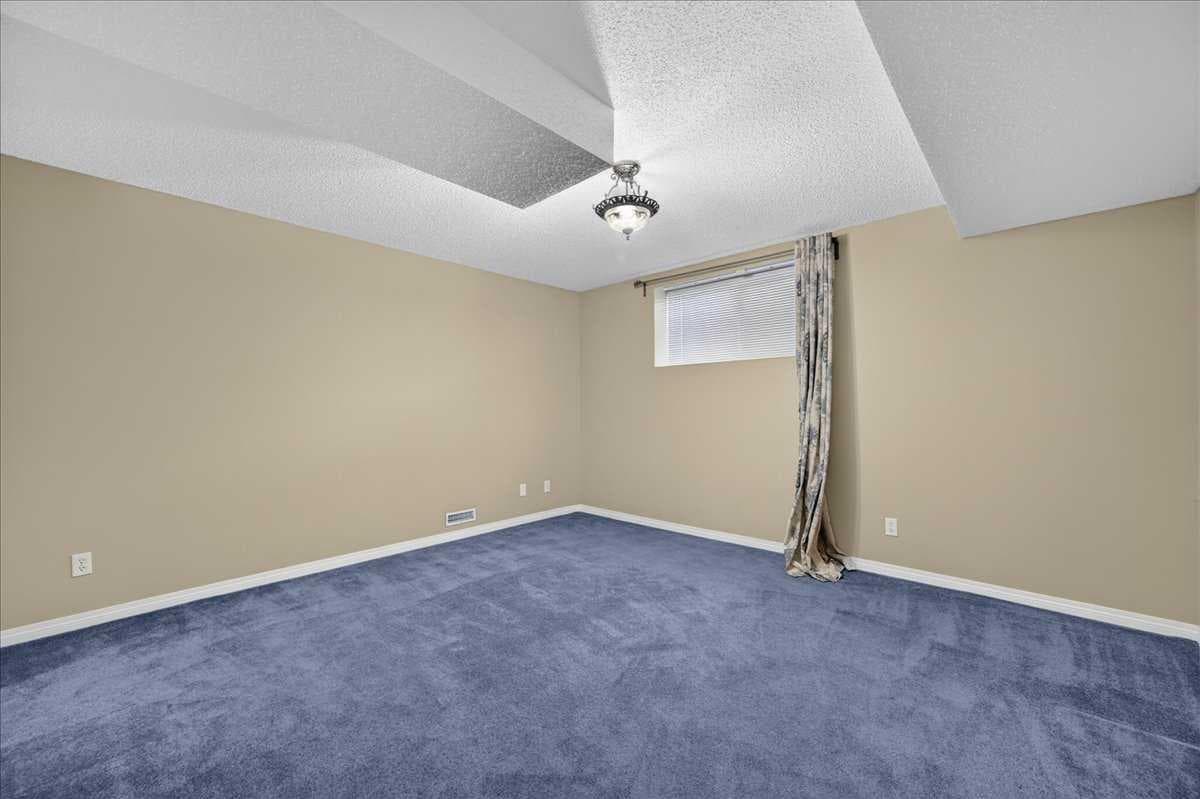 21 Strathearn Gardens SW