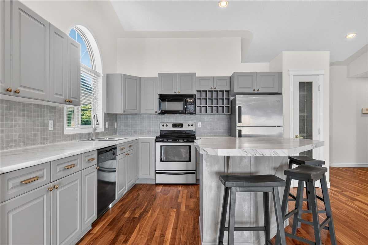 21 Strathearn Gardens SW