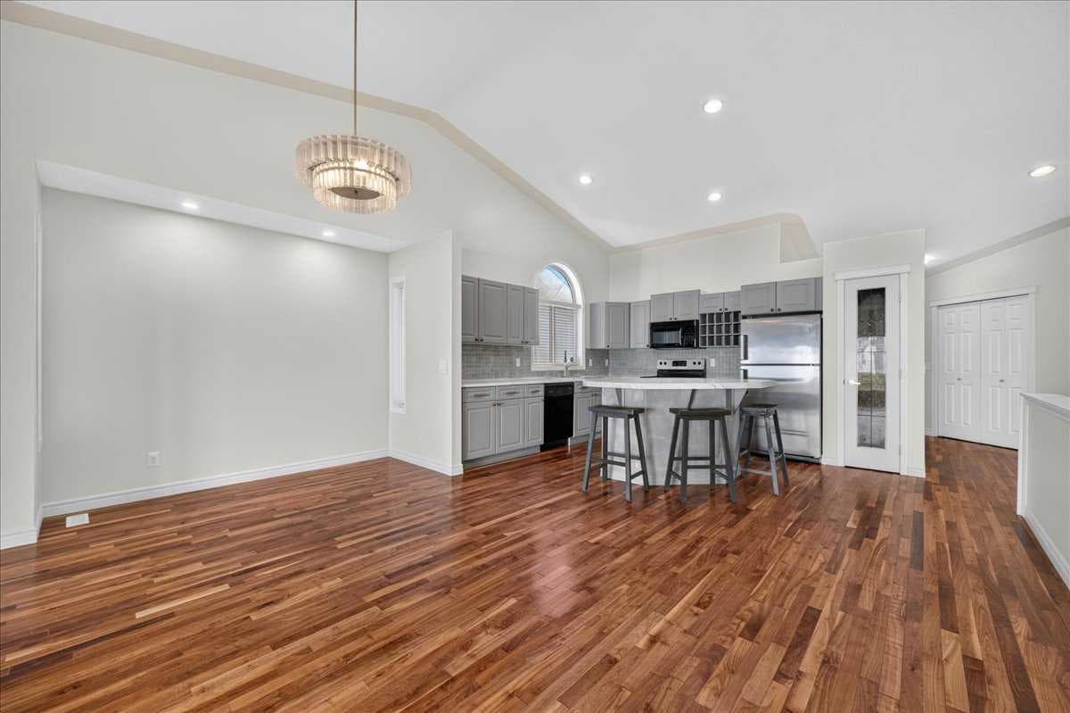 21 Strathearn Gardens SW