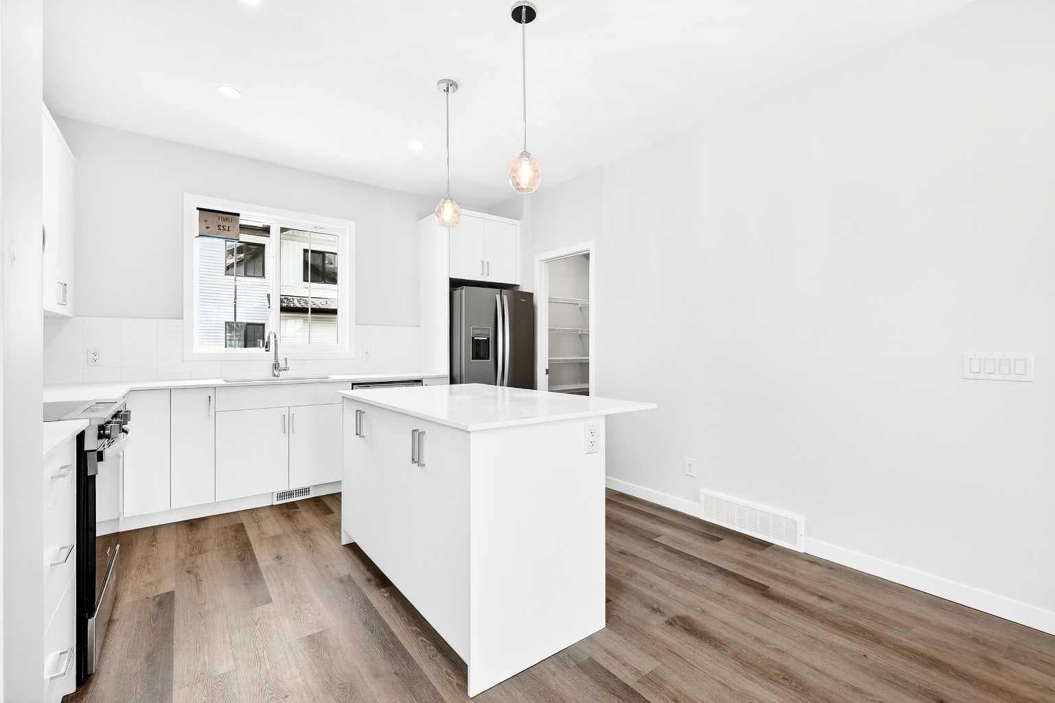 301, 40 Creekside Way SW