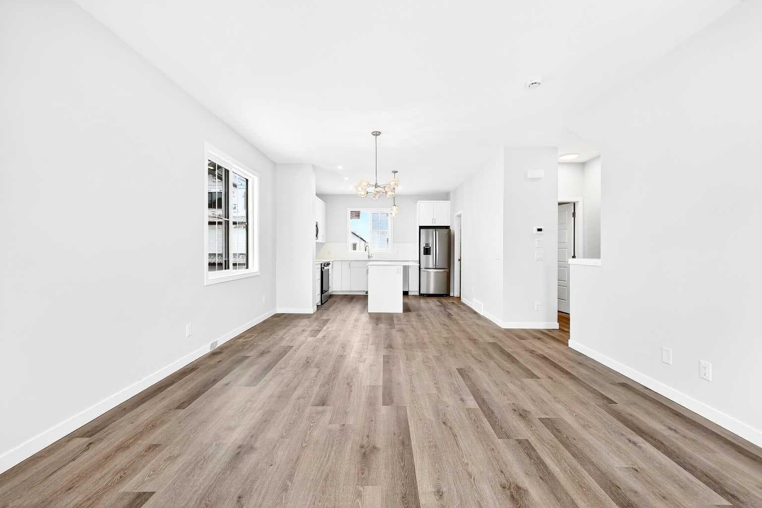 301, 40 Creekside Way SW