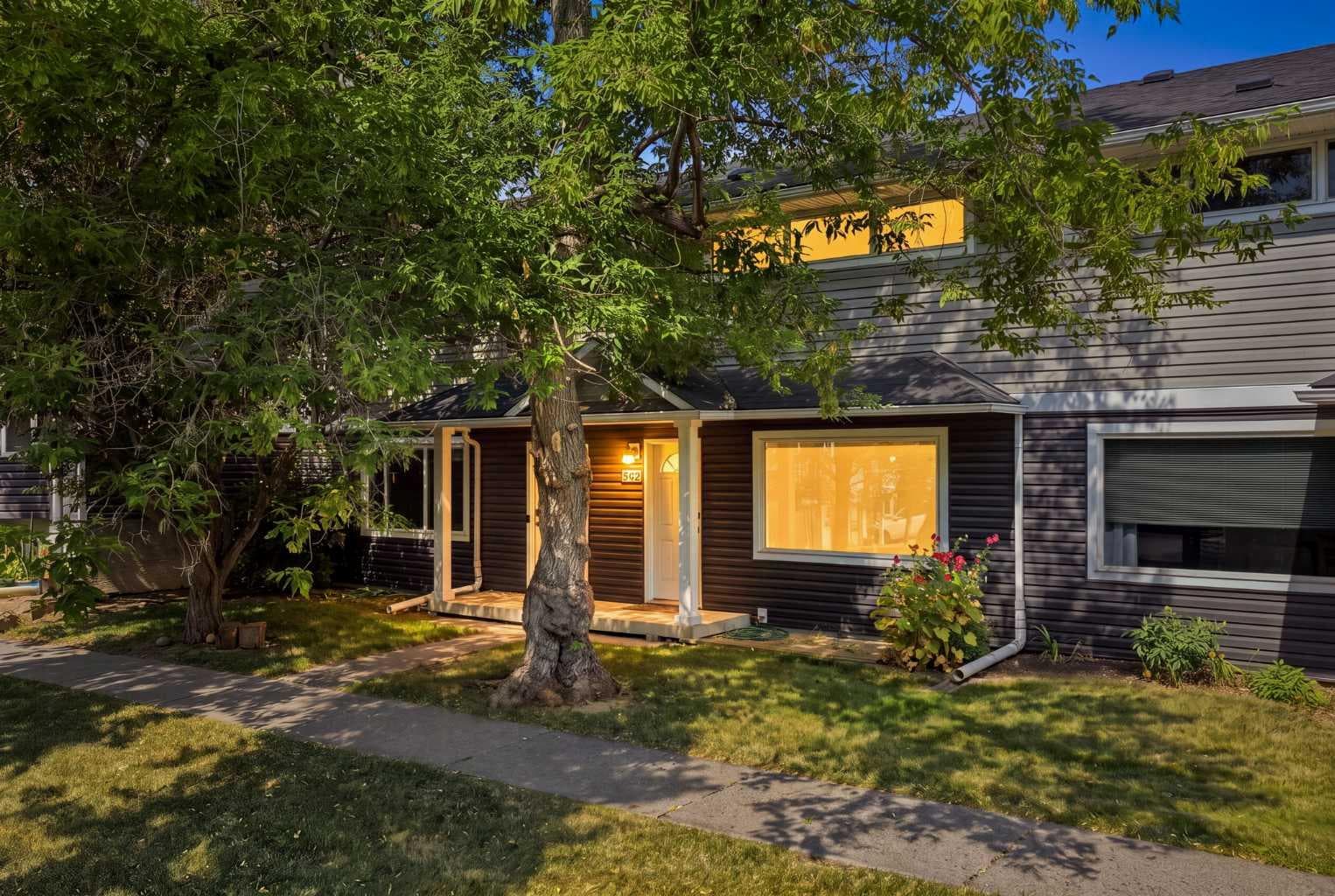 542 Regal Park NE