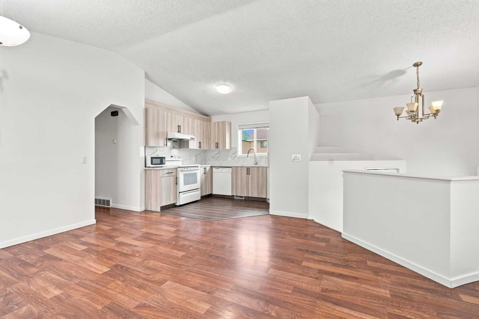 11 Martin Crossing Rise NE