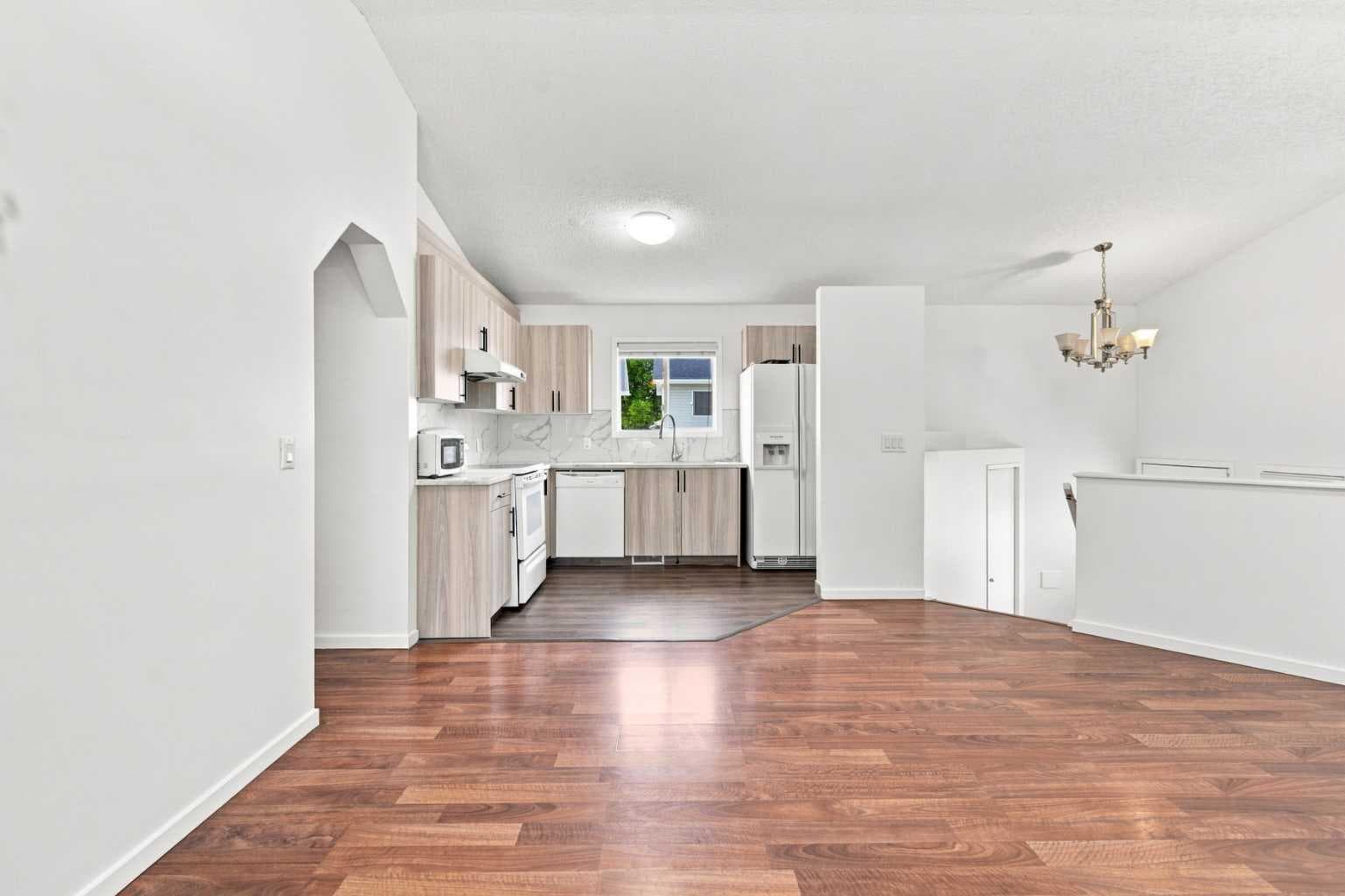 11 Martin Crossing Rise NE