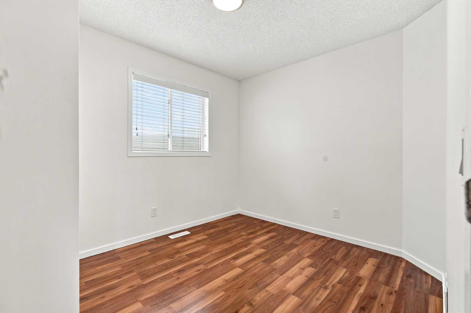 11 Martin Crossing Rise NE