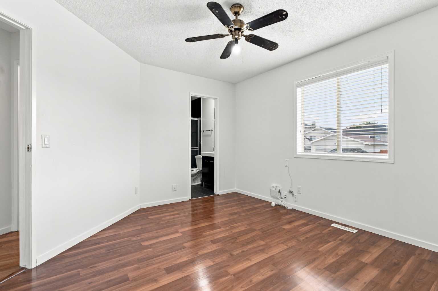 11 Martin Crossing Rise NE