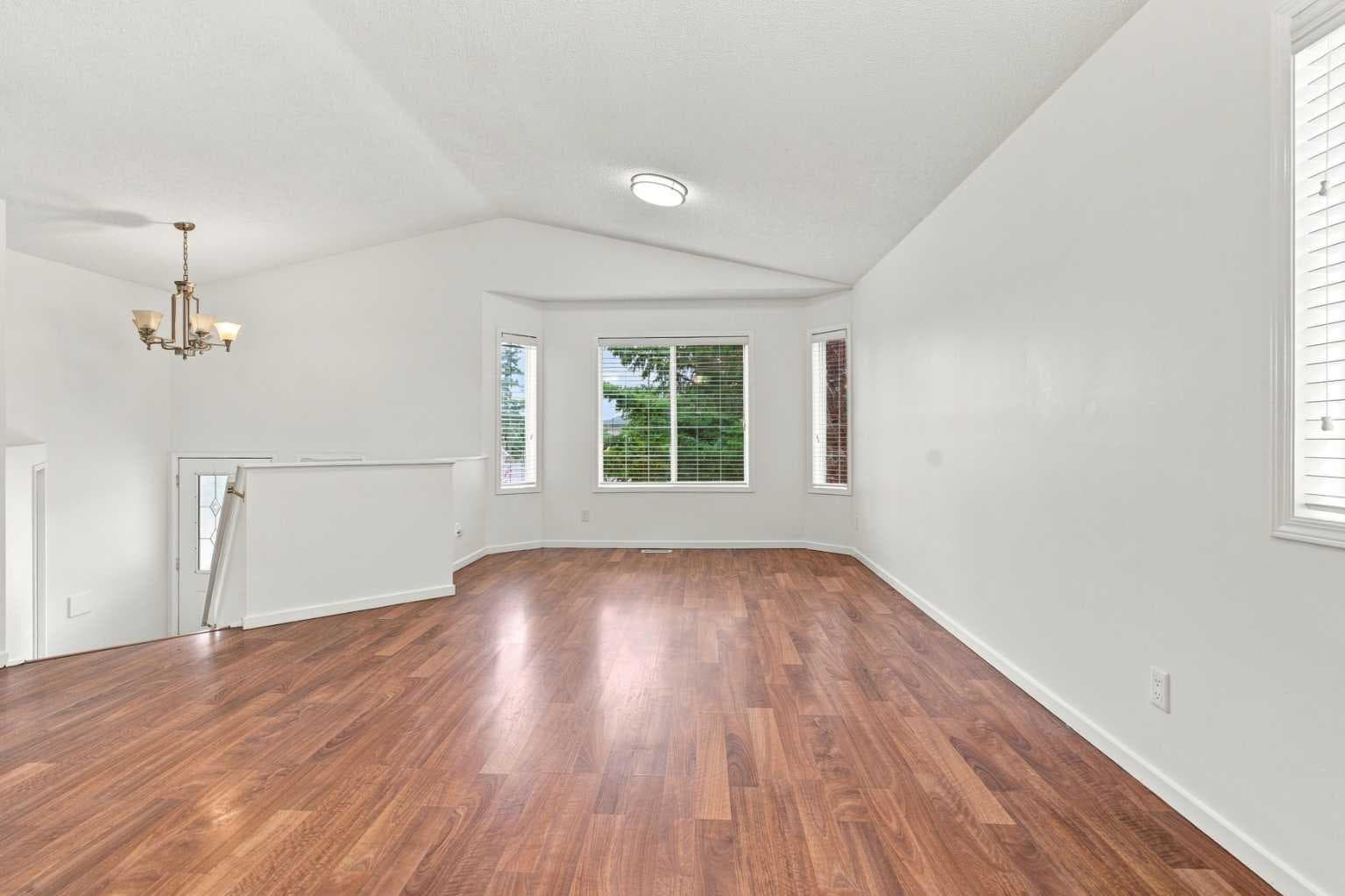 11 Martin Crossing Rise NE