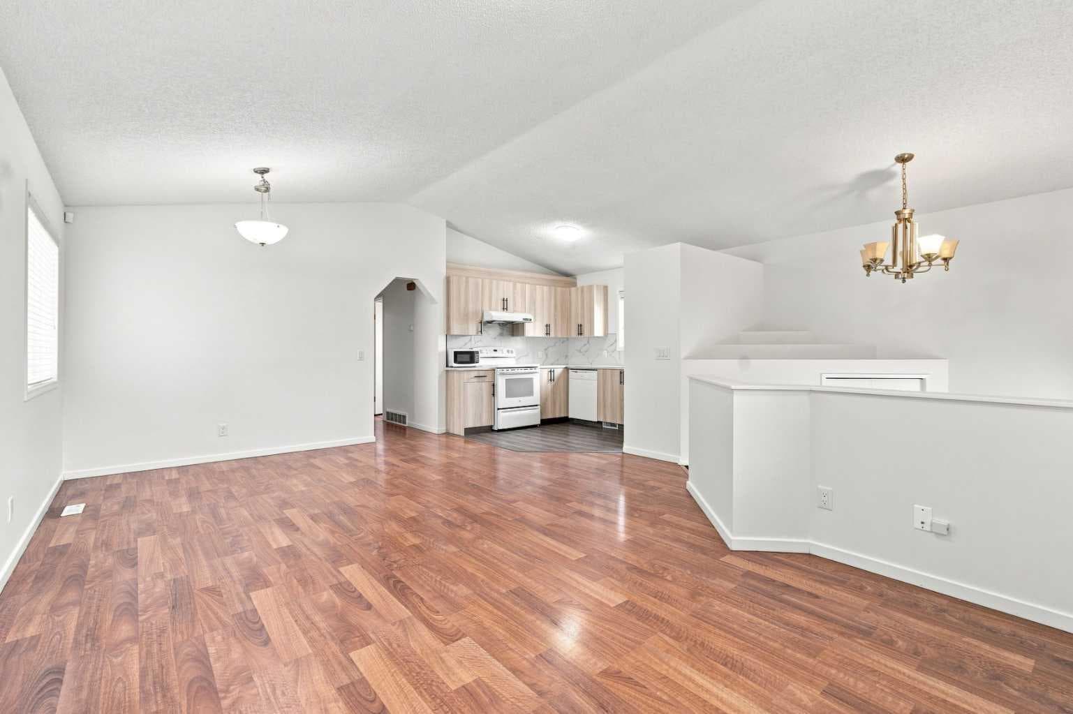 11 Martin Crossing Rise NE
