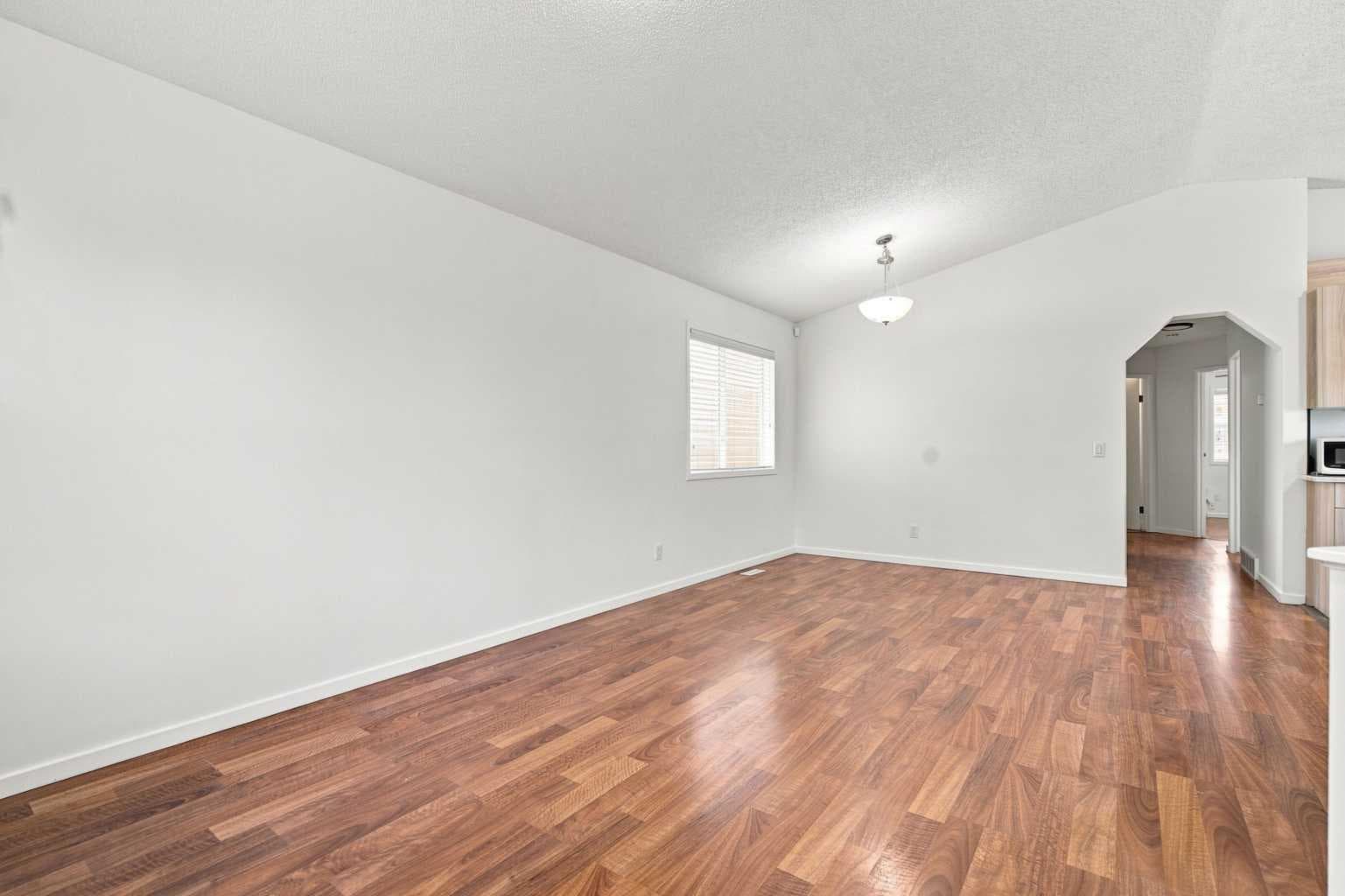 11 Martin Crossing Rise NE