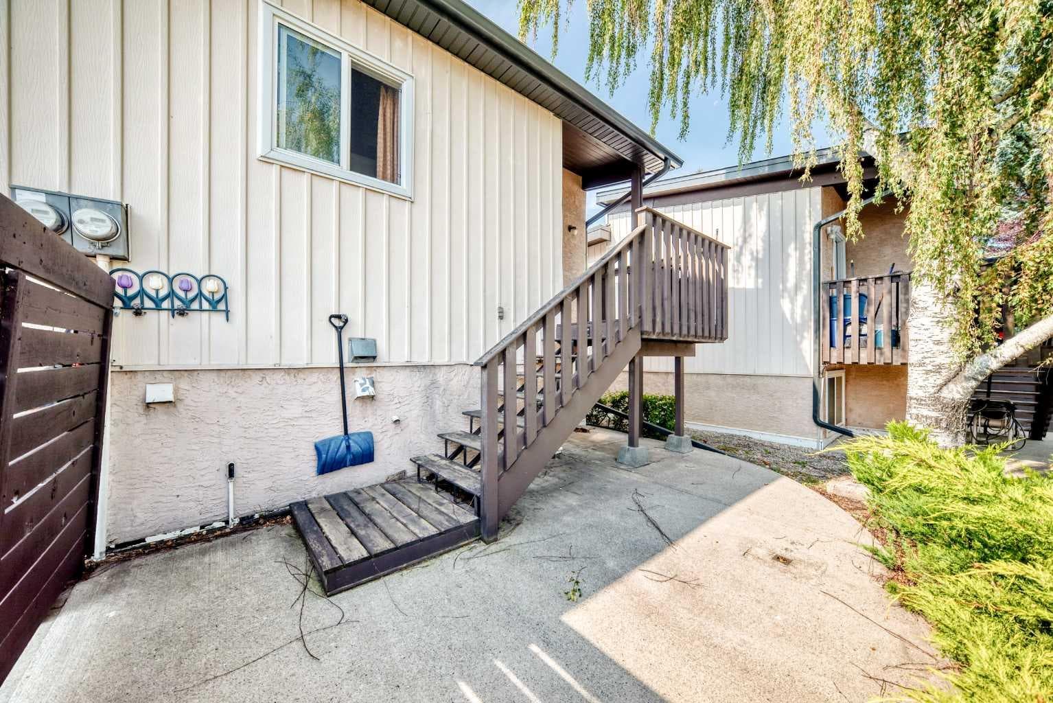 2652 Oakmoor Drive SW