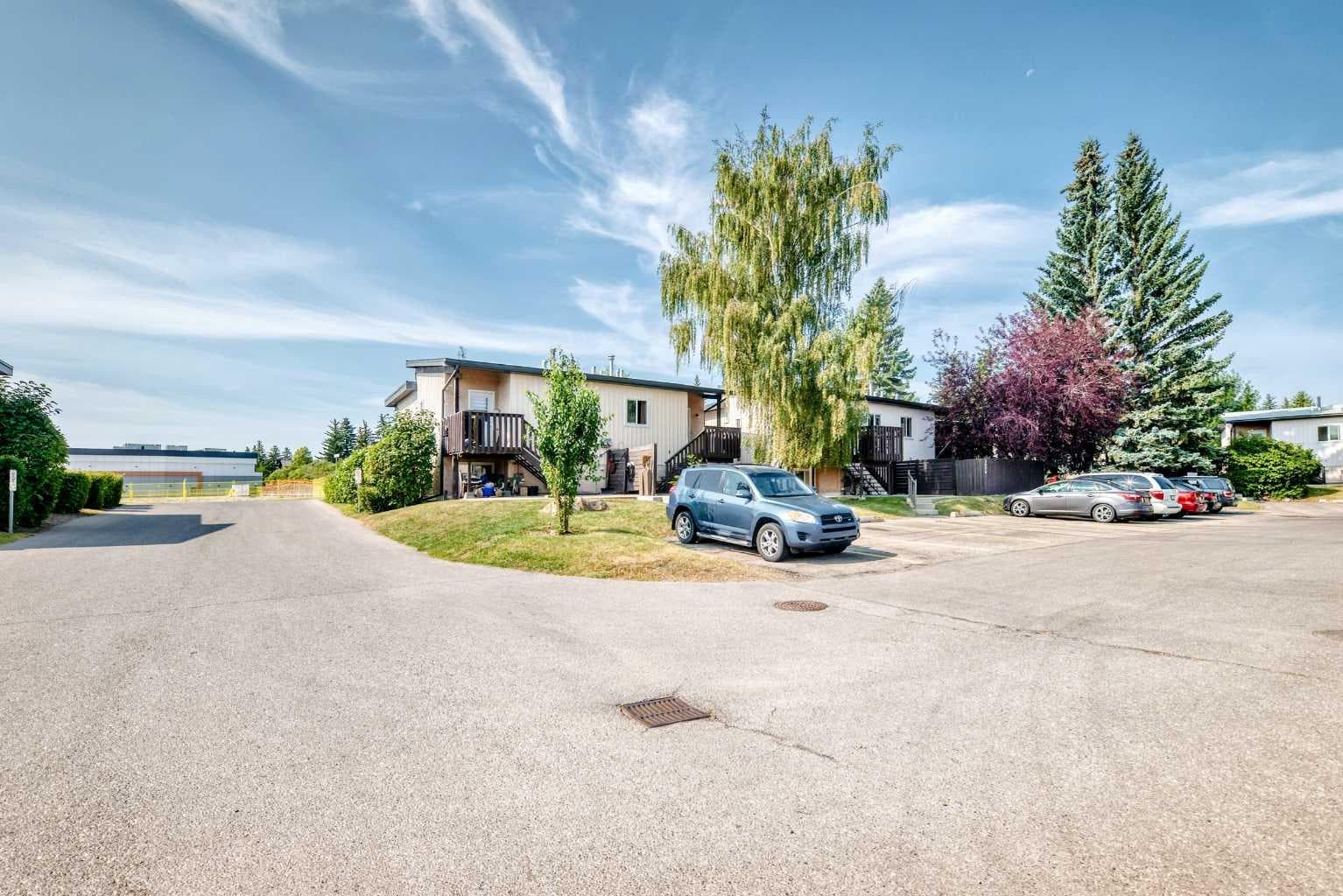 2652 Oakmoor Drive SW