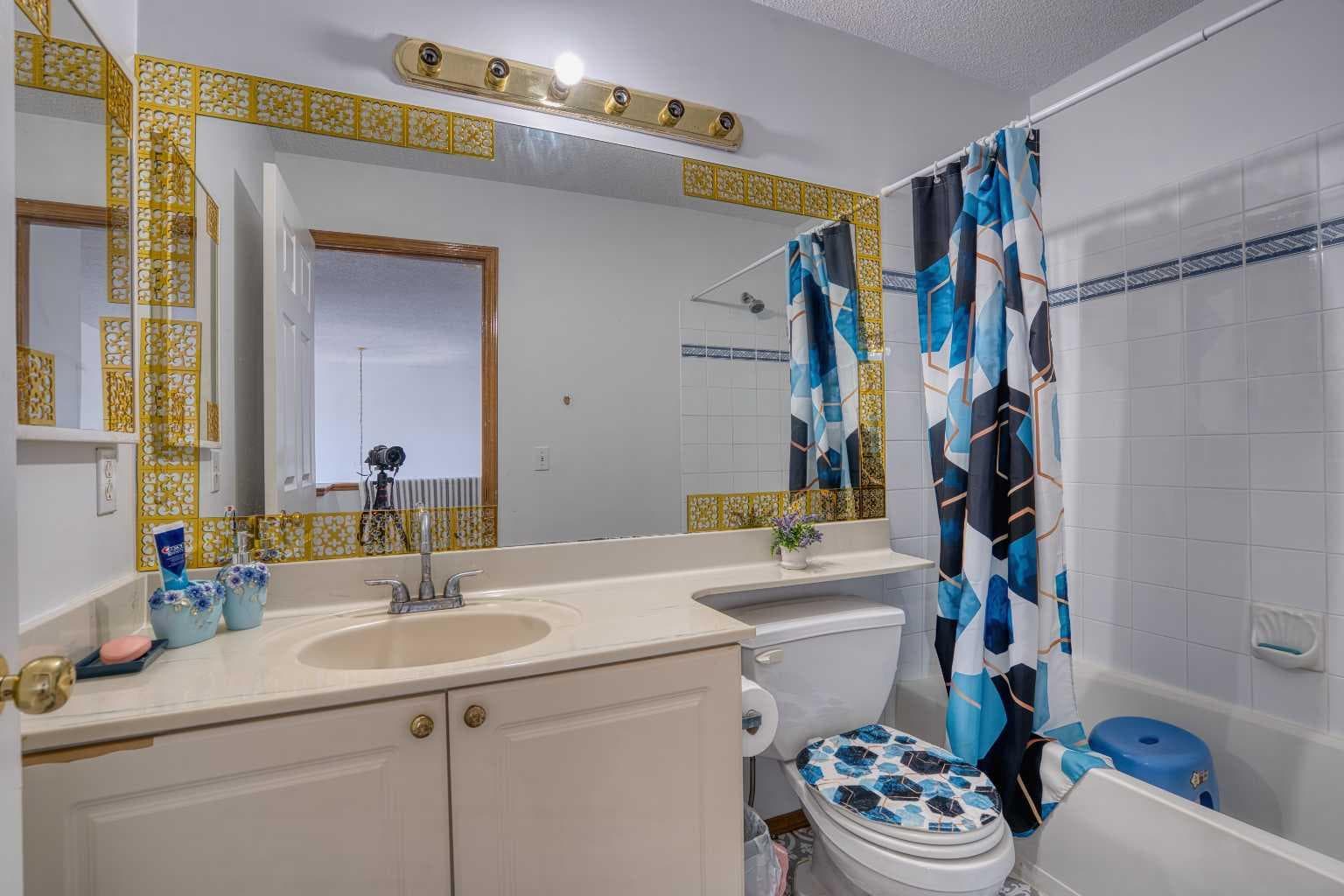 28 Coral Springs Close NE