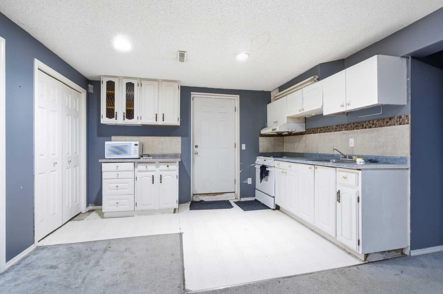 28 Coral Springs Close NE