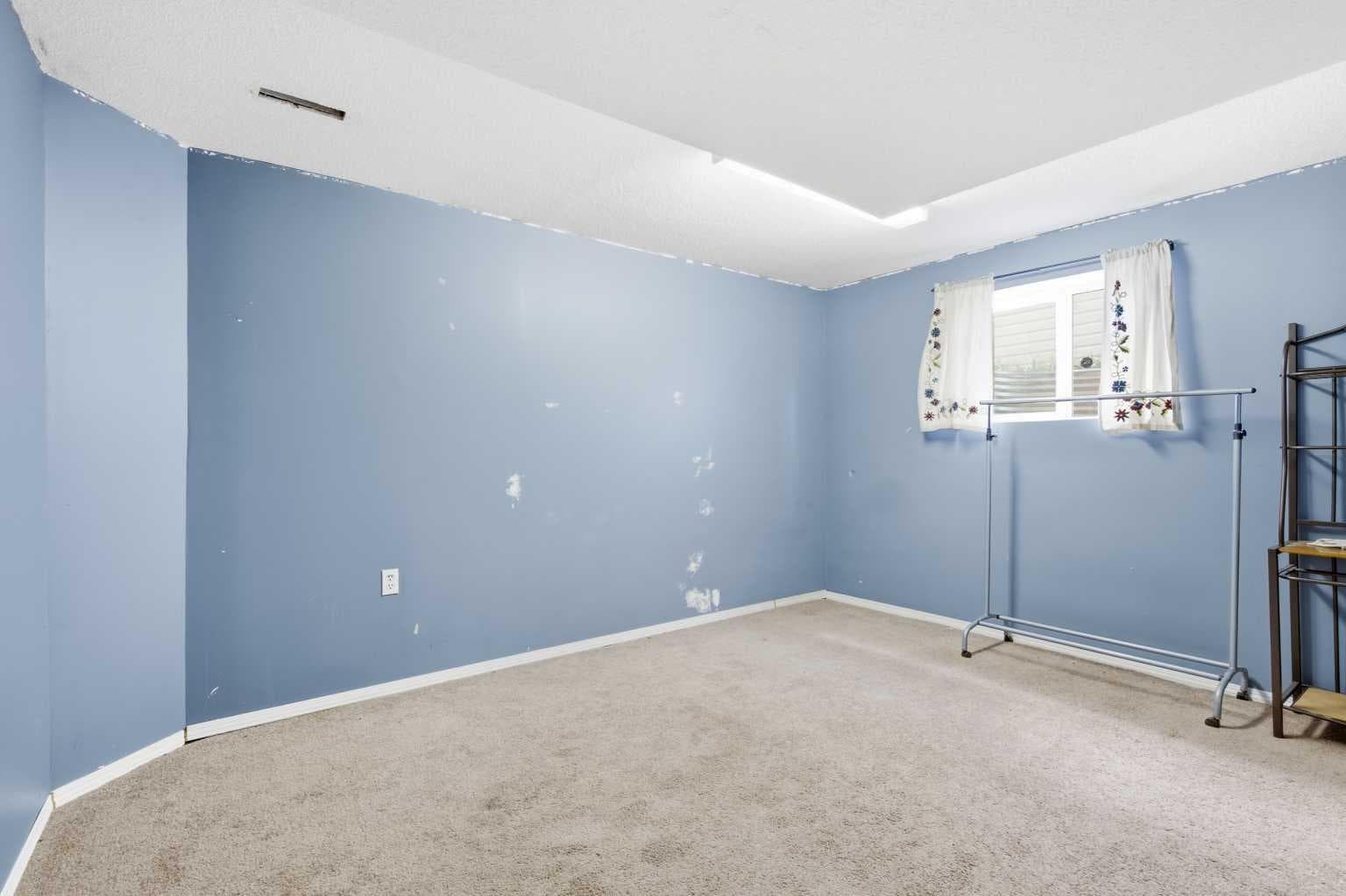 28 Coral Springs Close NE