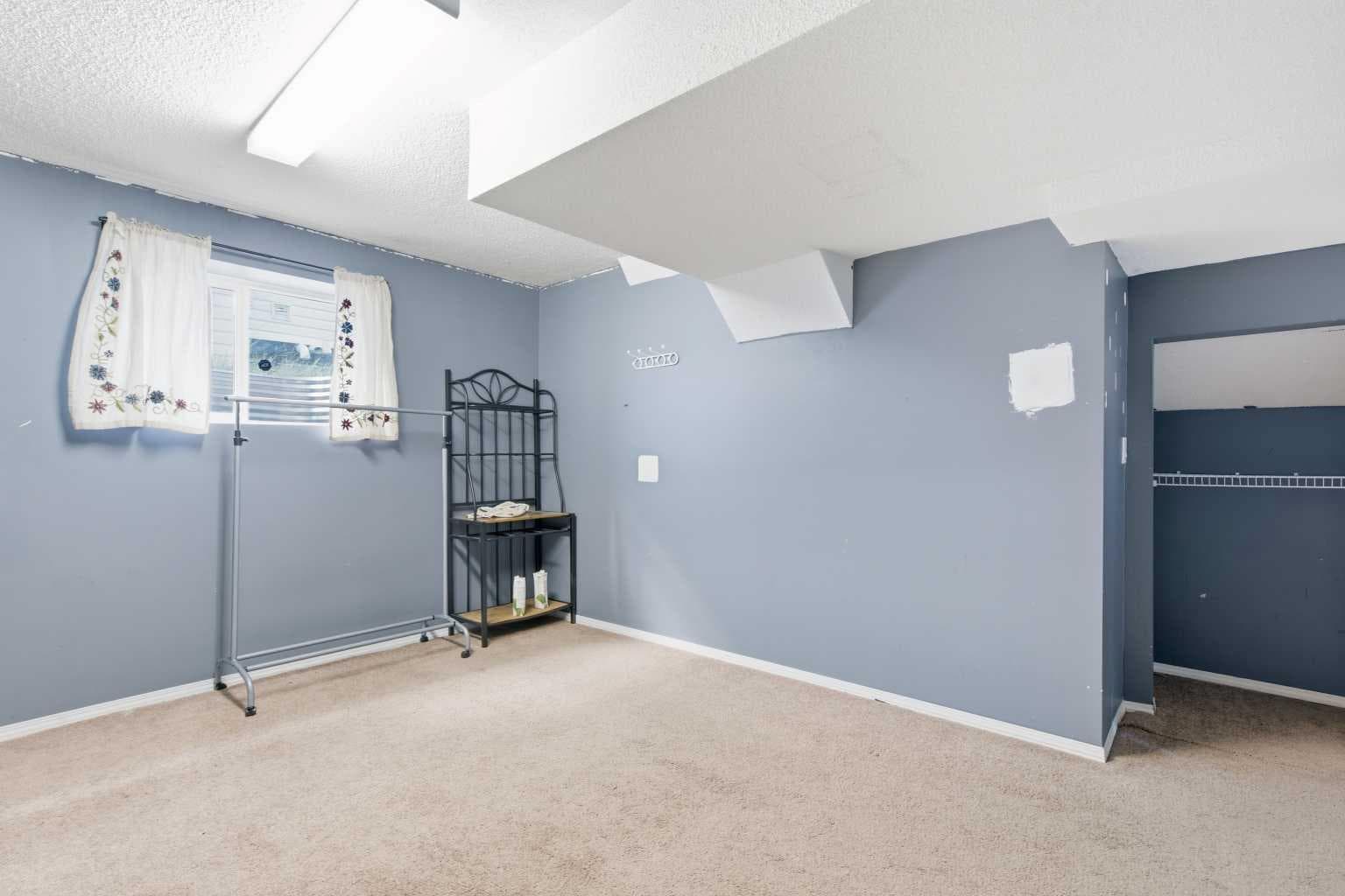 28 Coral Springs Close NE
