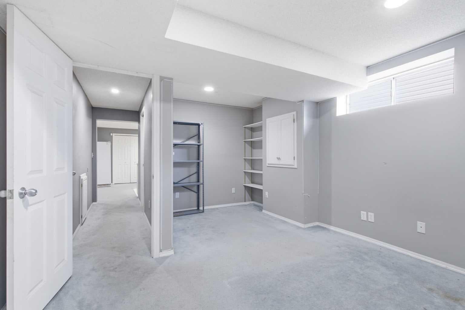 28 Coral Springs Close NE