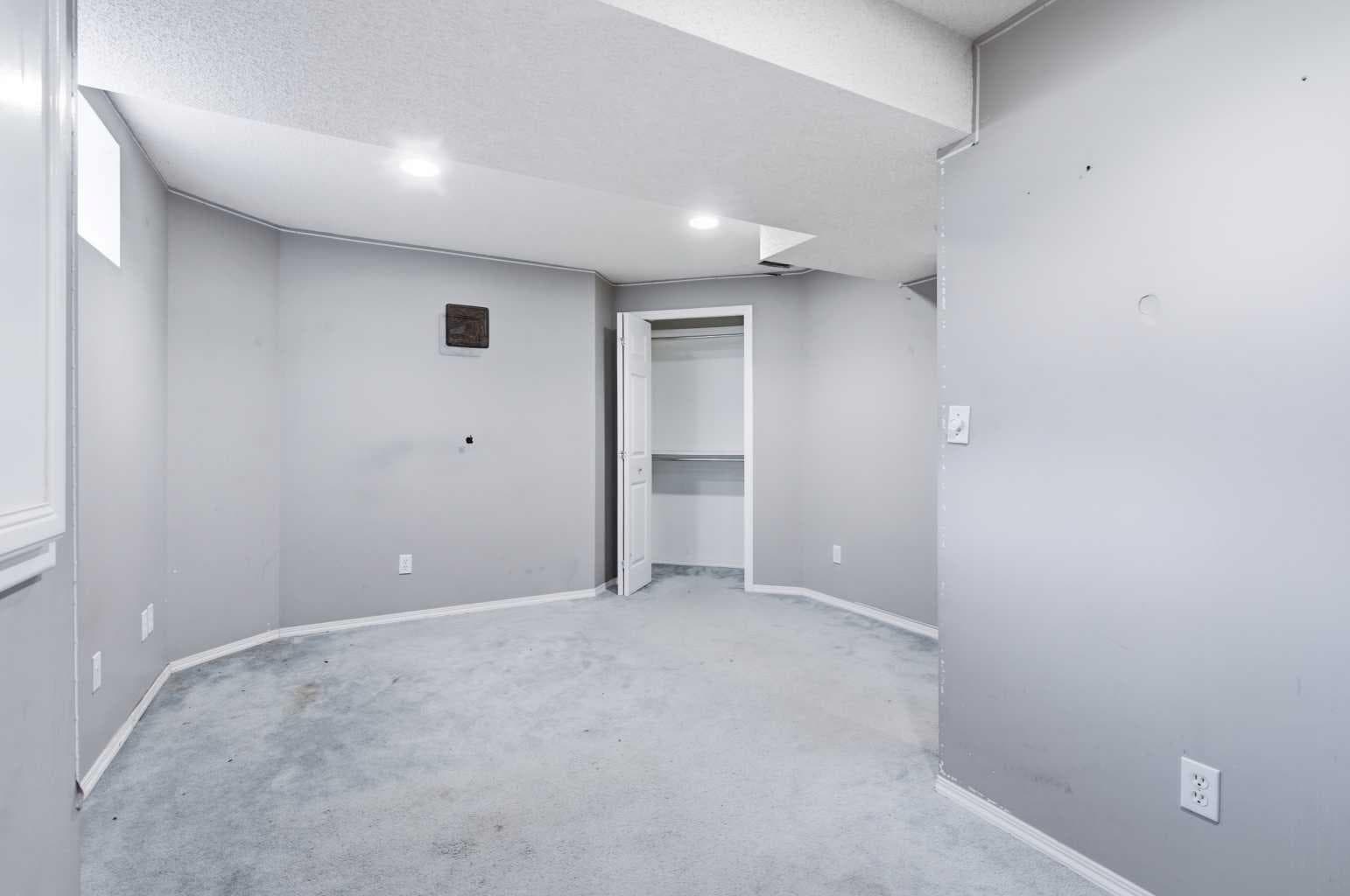 28 Coral Springs Close NE