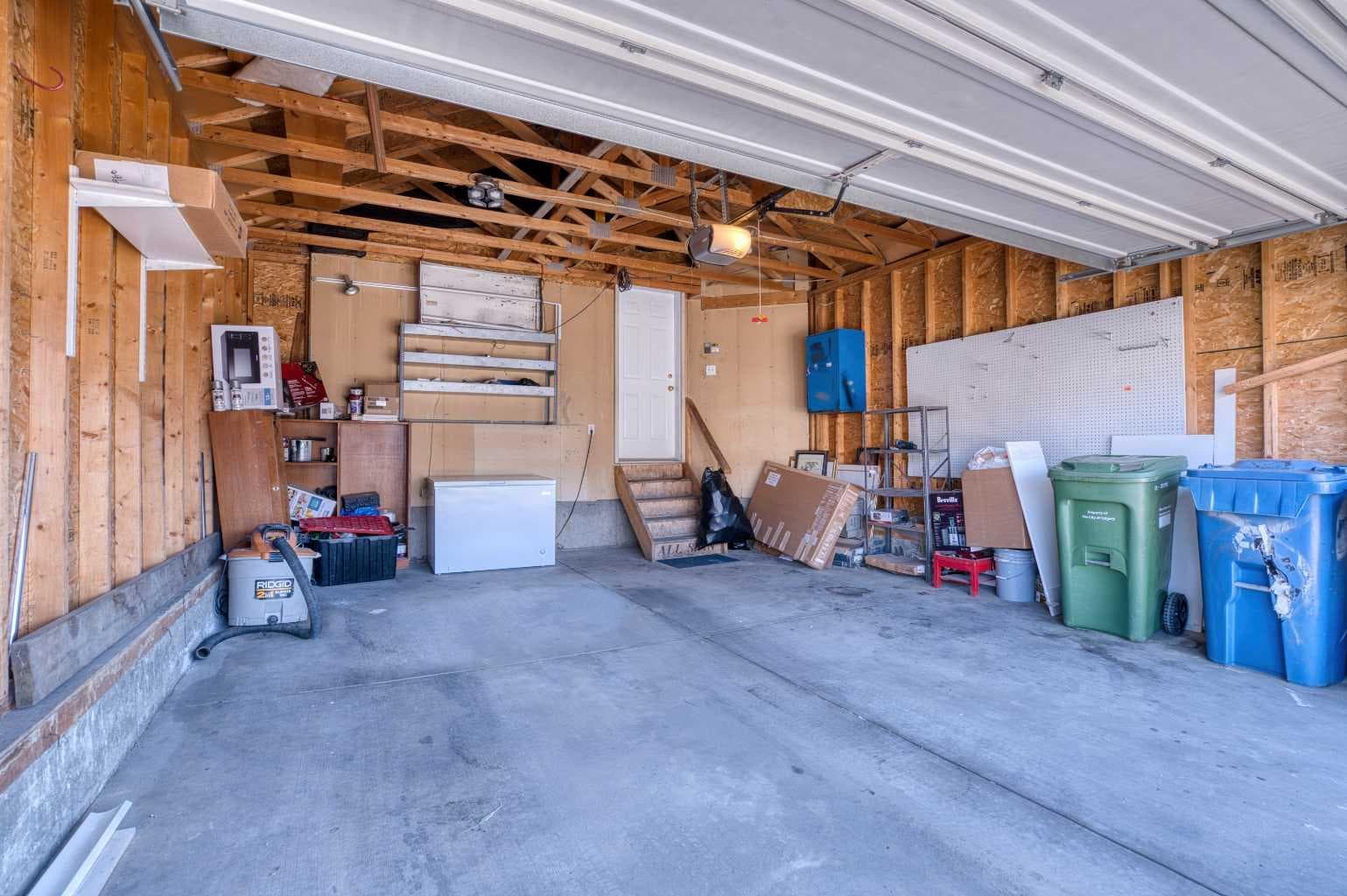 28 Coral Springs Close NE