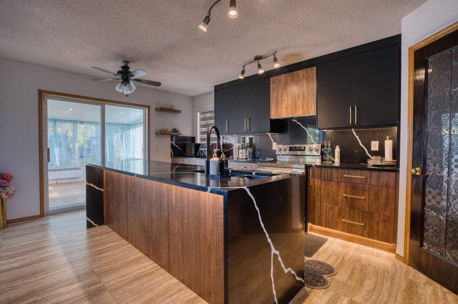 28 Coral Springs Close NE