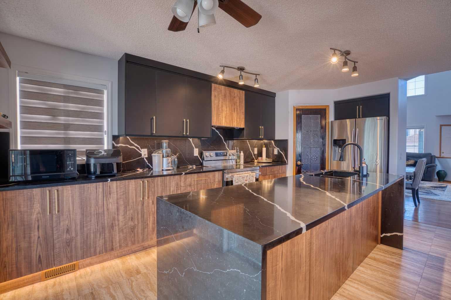 28 Coral Springs Close NE
