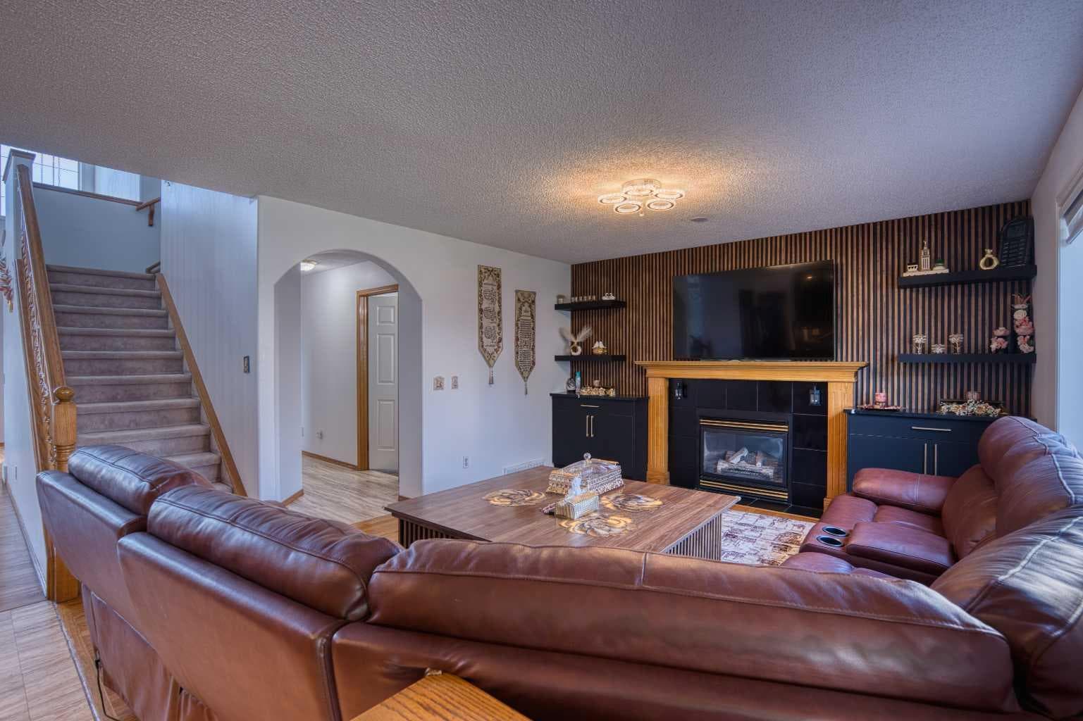 28 Coral Springs Close NE