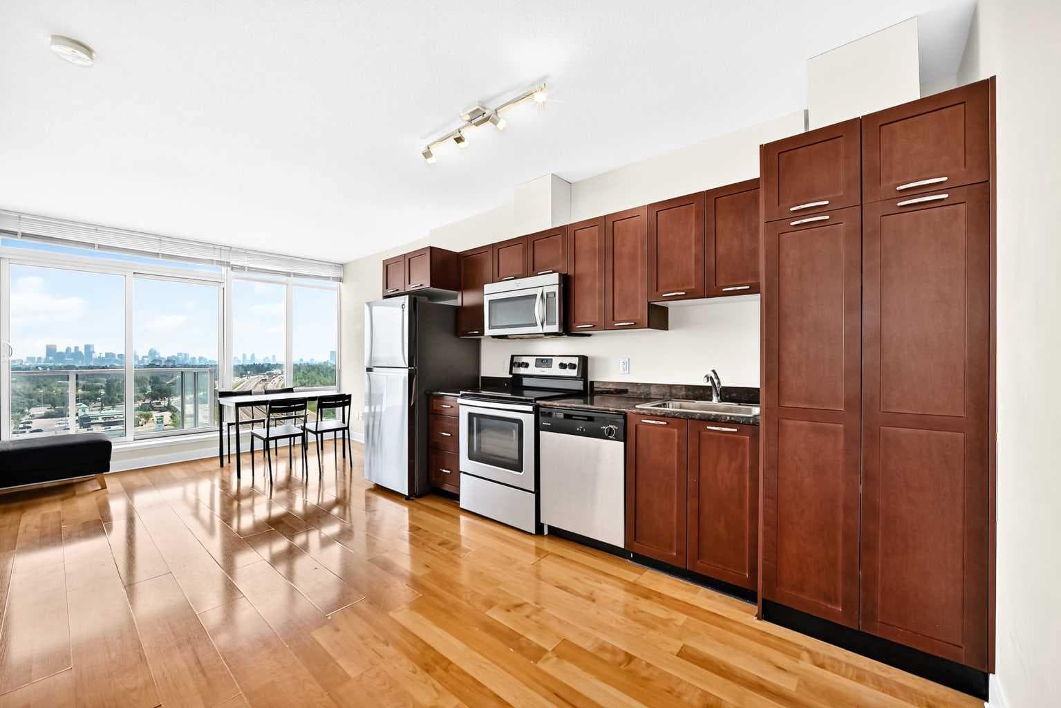 1304, 3820 Brentwood  NW