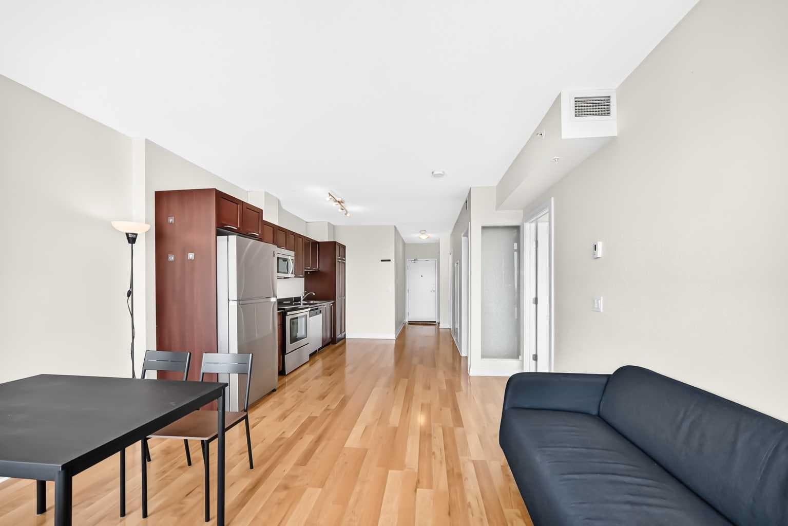 1304, 3820 Brentwood  NW
