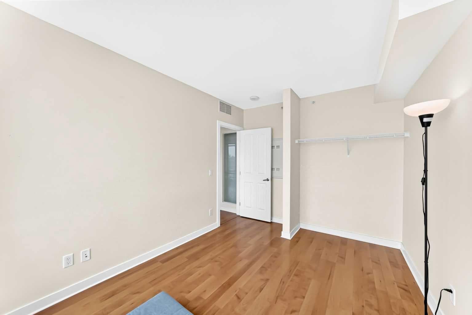 1304, 3820 Brentwood  NW