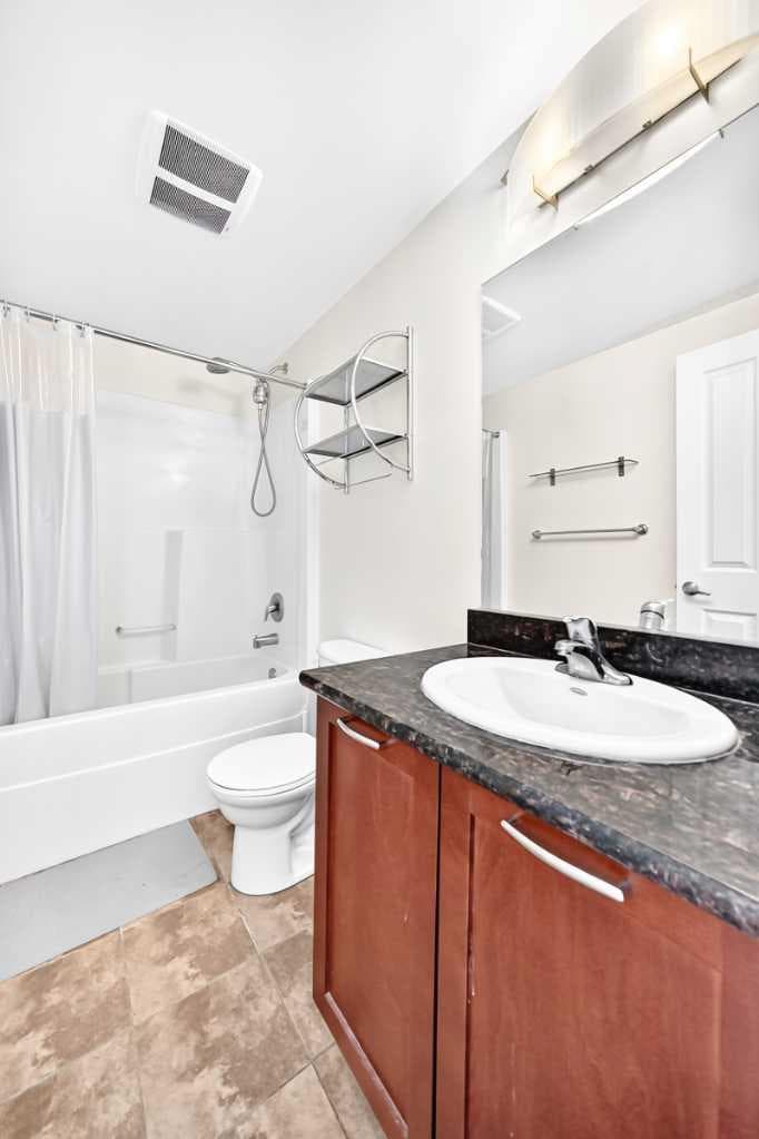1304, 3820 Brentwood  NW