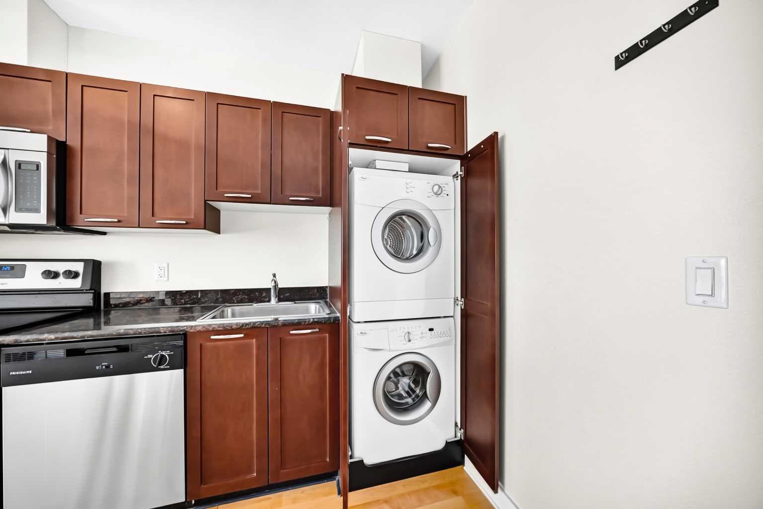 1304, 3820 Brentwood  NW