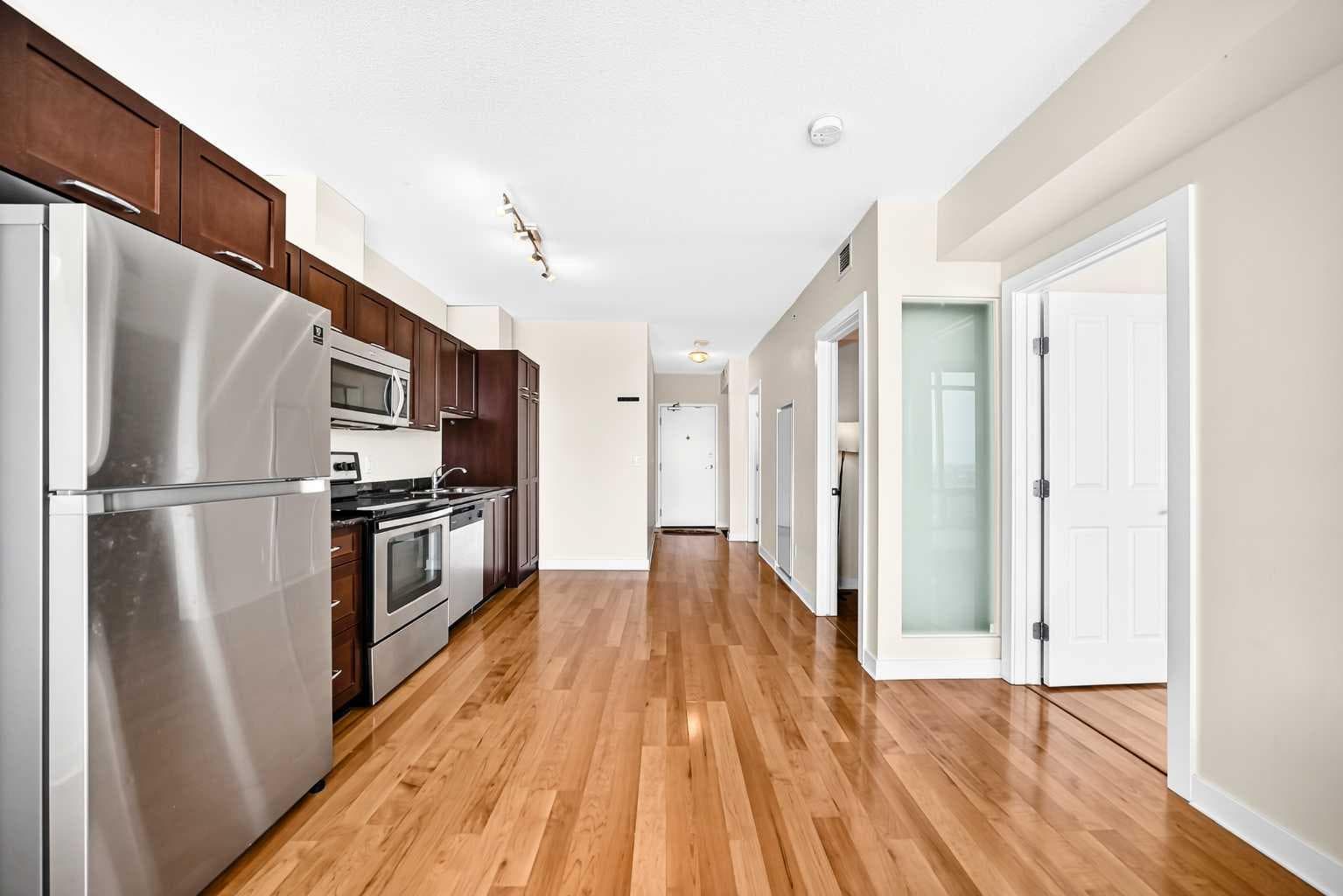1304, 3820 Brentwood  NW