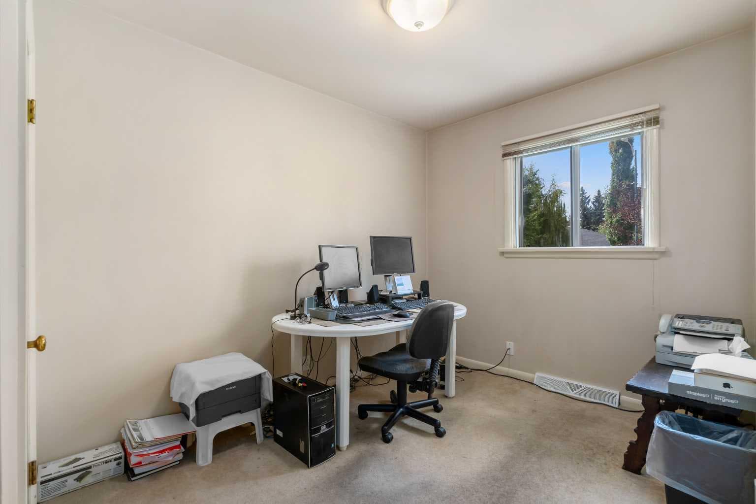 2140 Halifax Crescent NW