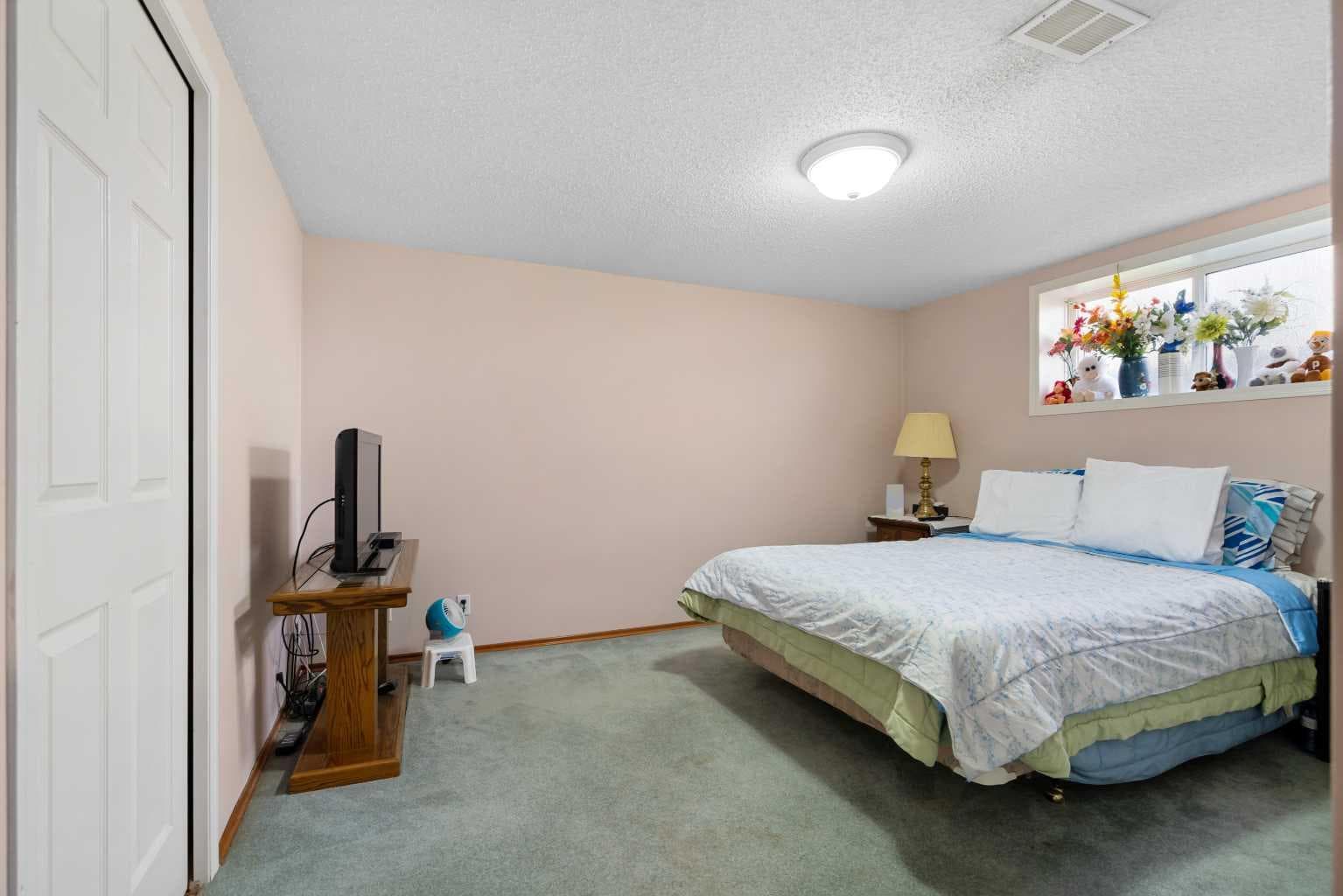 2140 Halifax Crescent NW