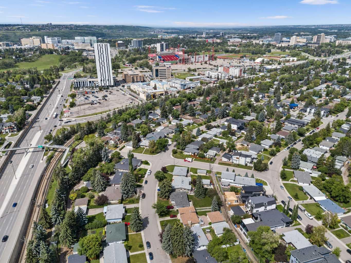 2140 Halifax Crescent NW