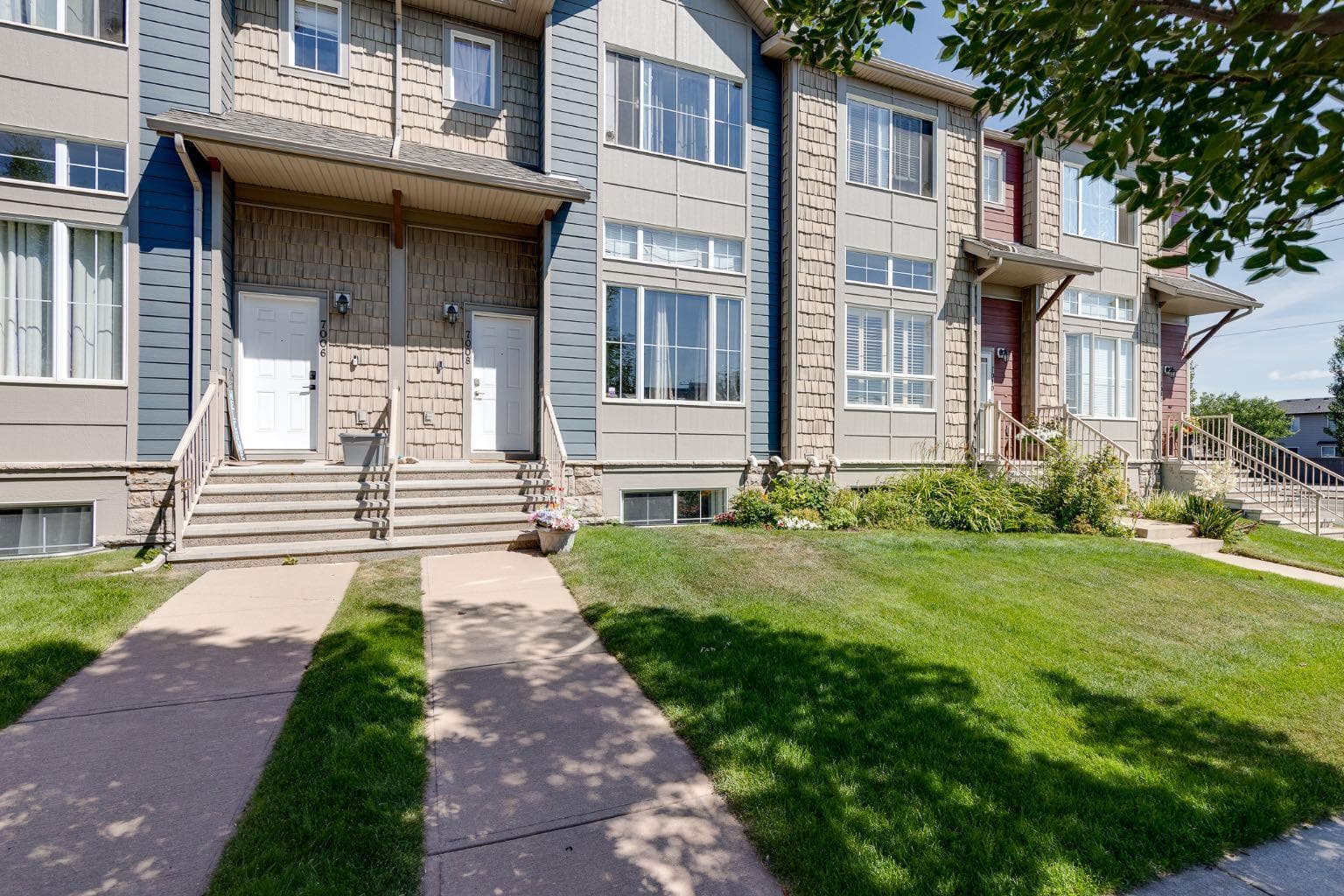 7008, 2370 Bayside Road SW