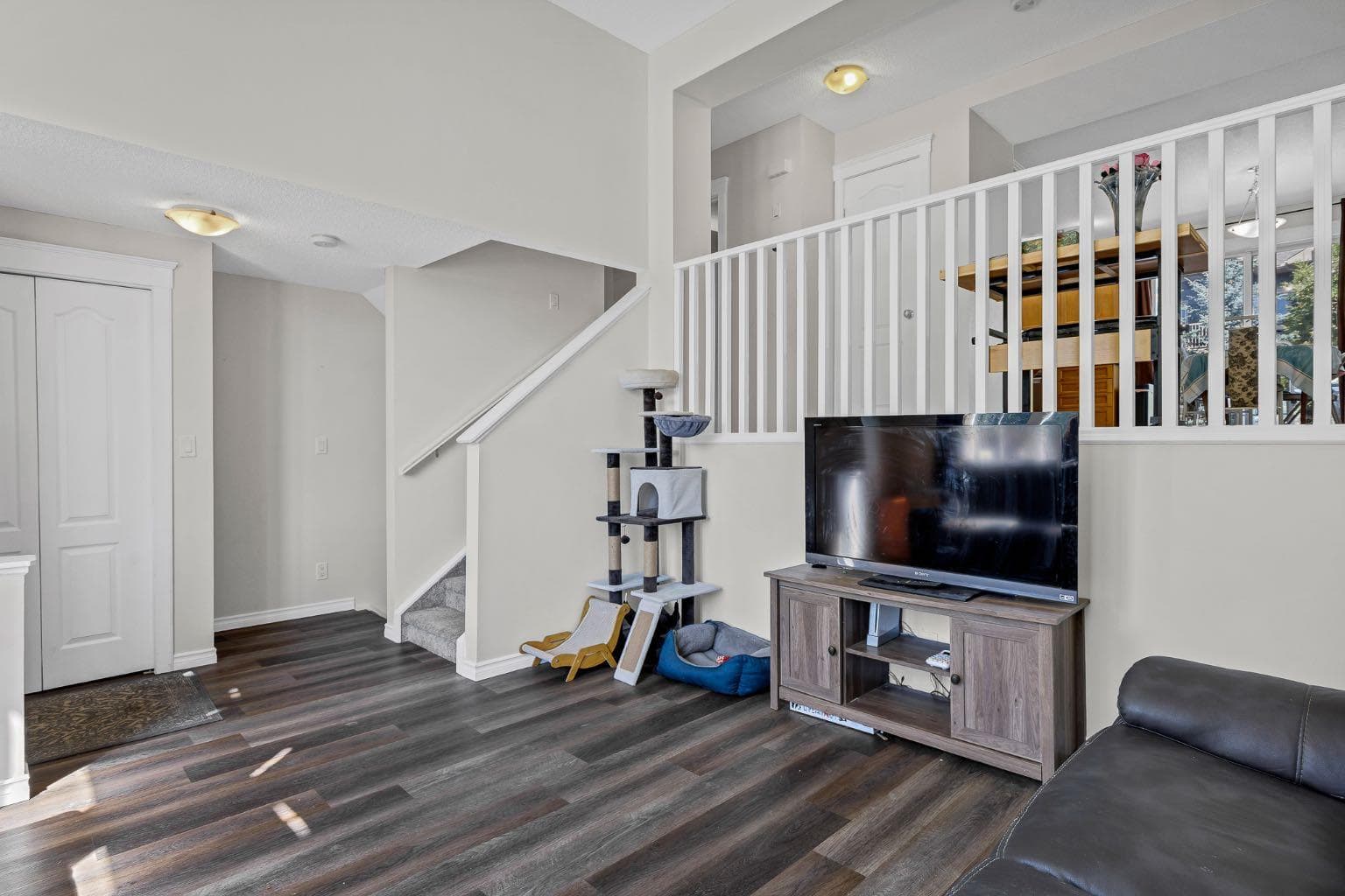 7008, 2370 Bayside Road SW