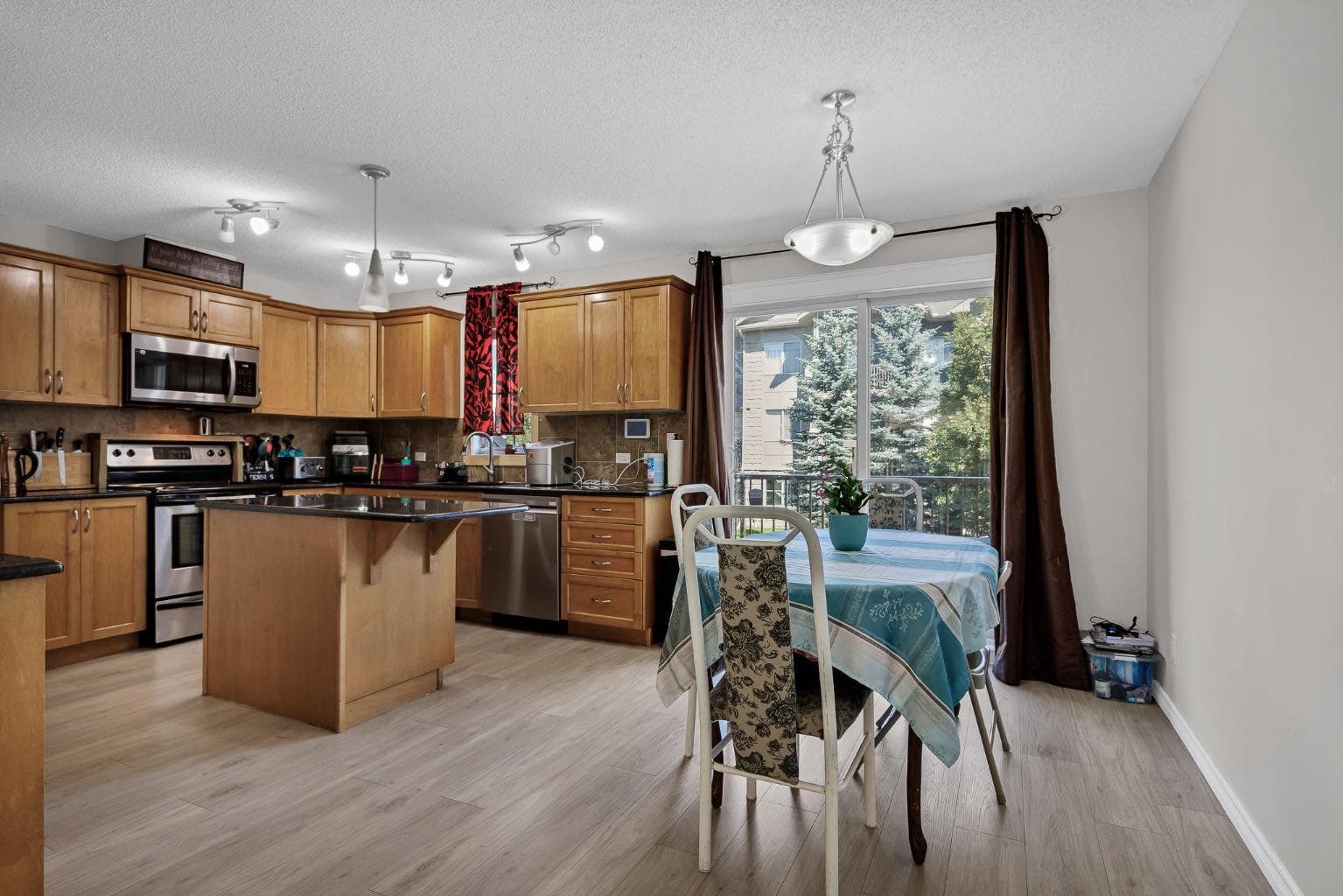 7008, 2370 Bayside Road SW
