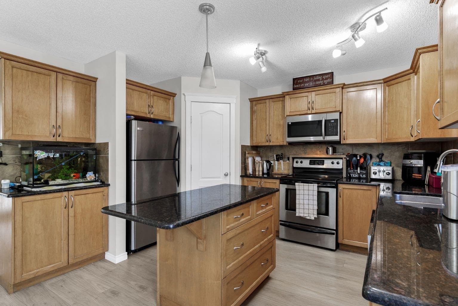 7008, 2370 Bayside Road SW