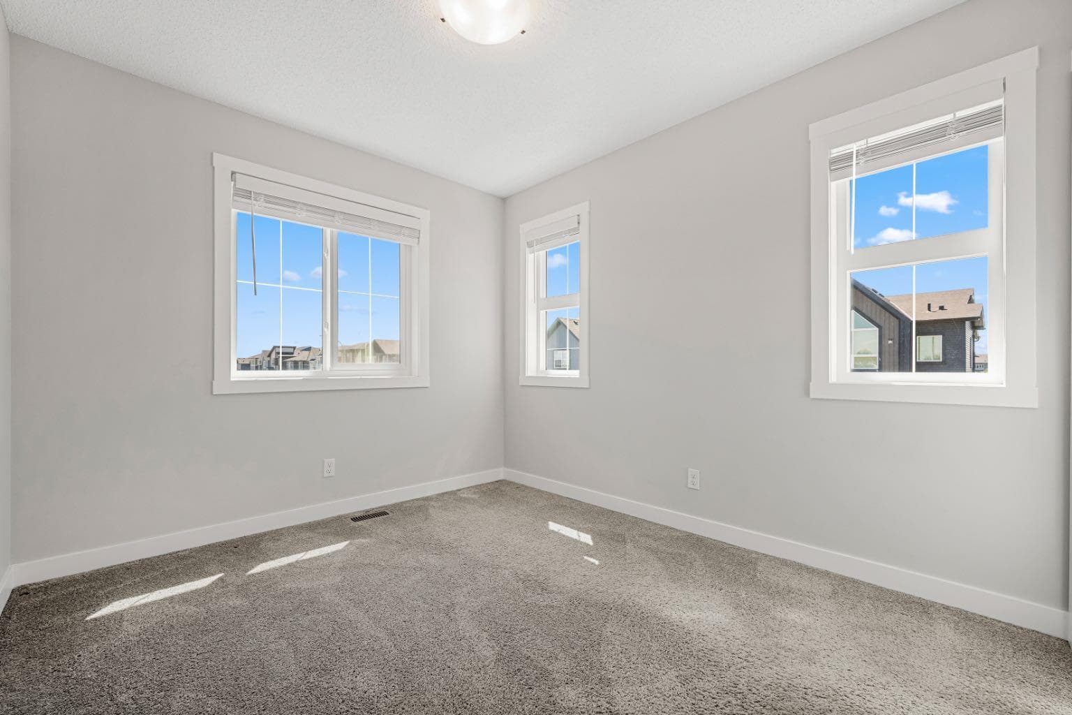 102 Midgrove Greenway SW