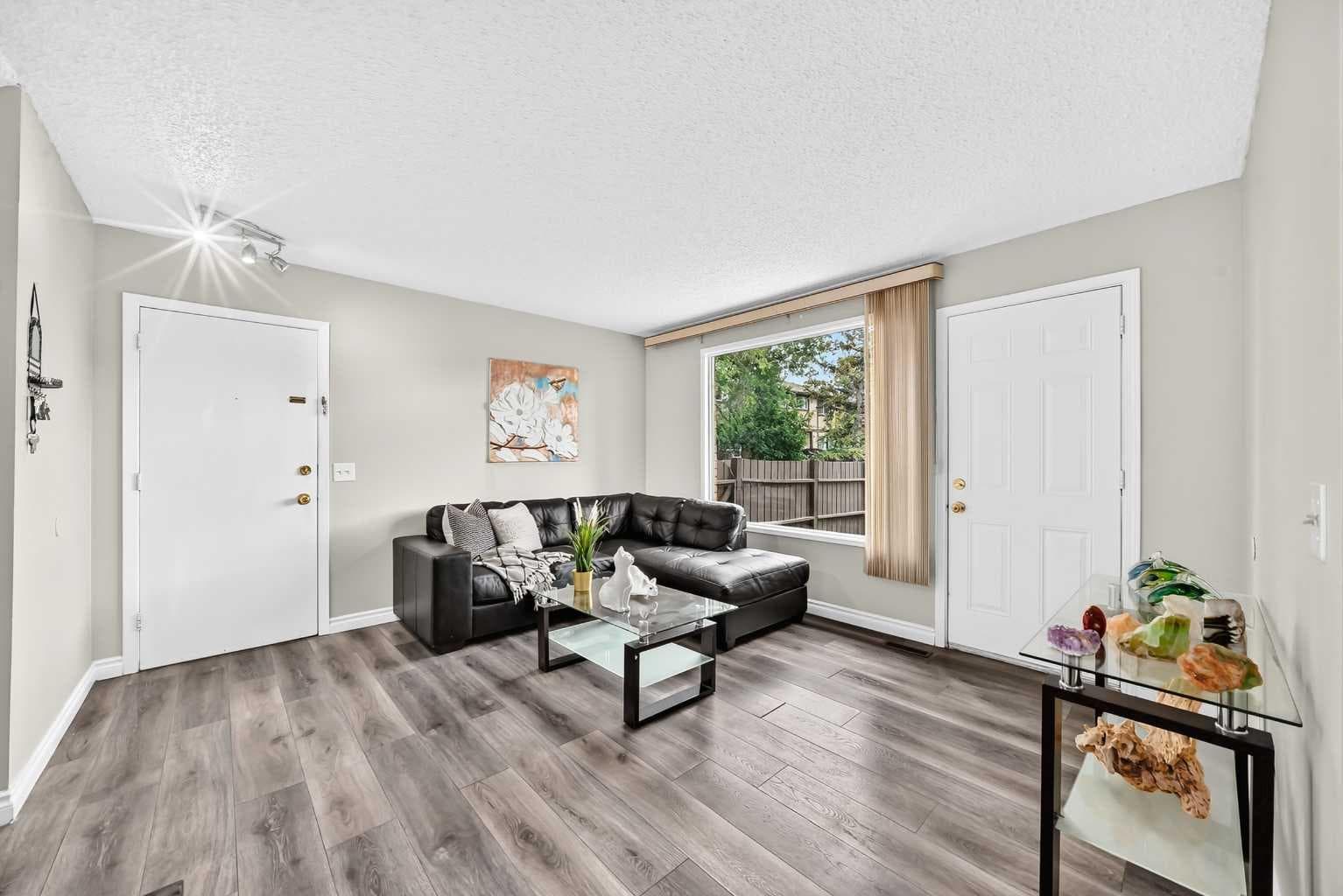 33, 175 Manora Place 