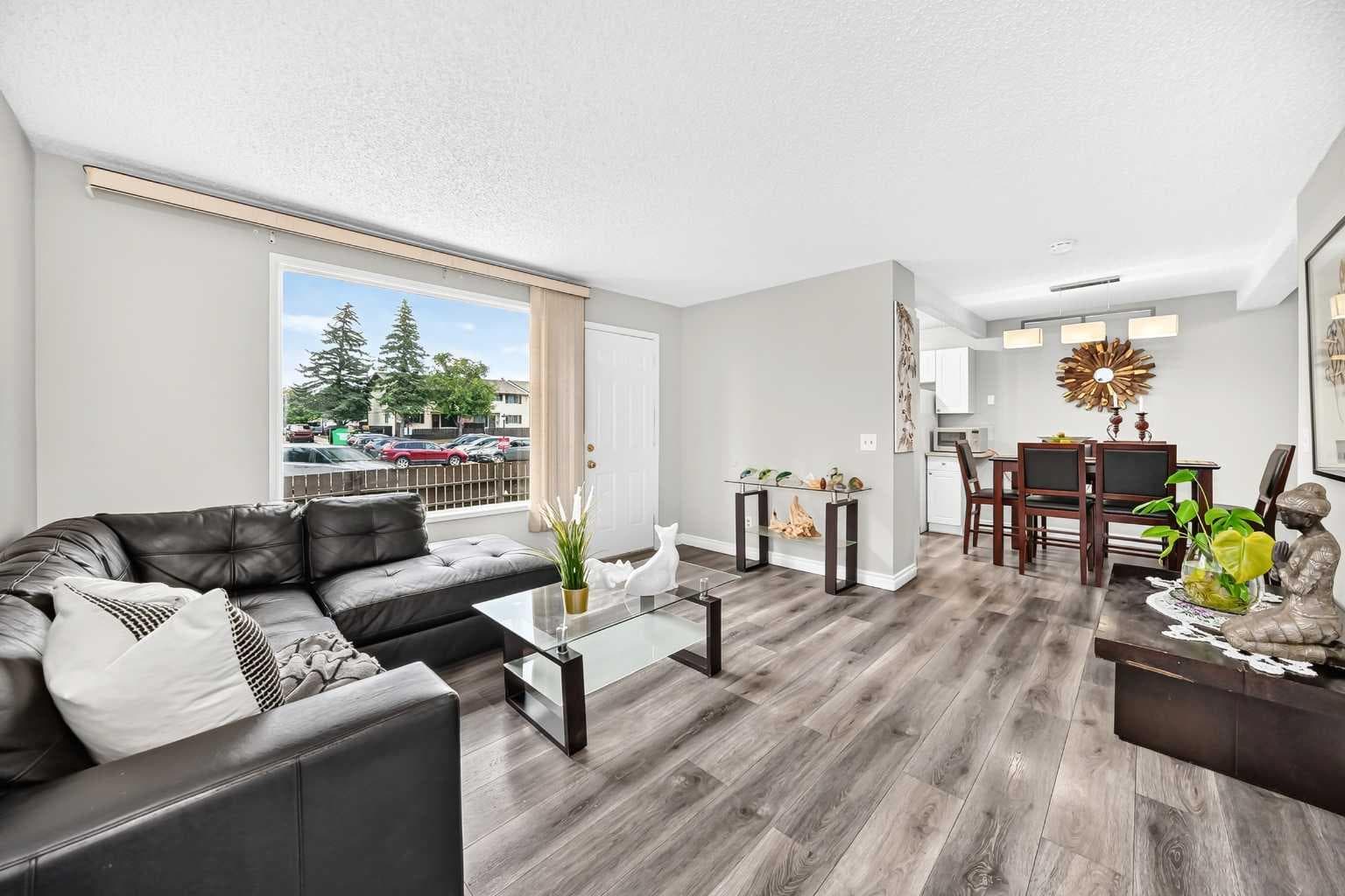 33, 175 Manora Place 