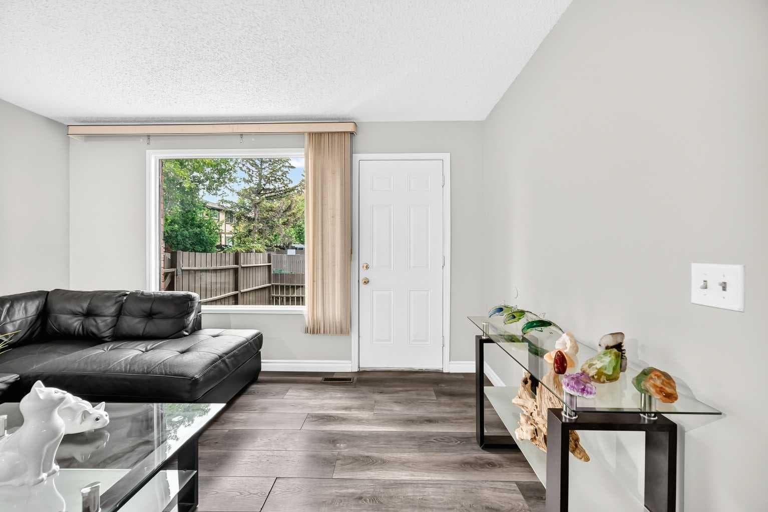 33, 175 Manora Place 
