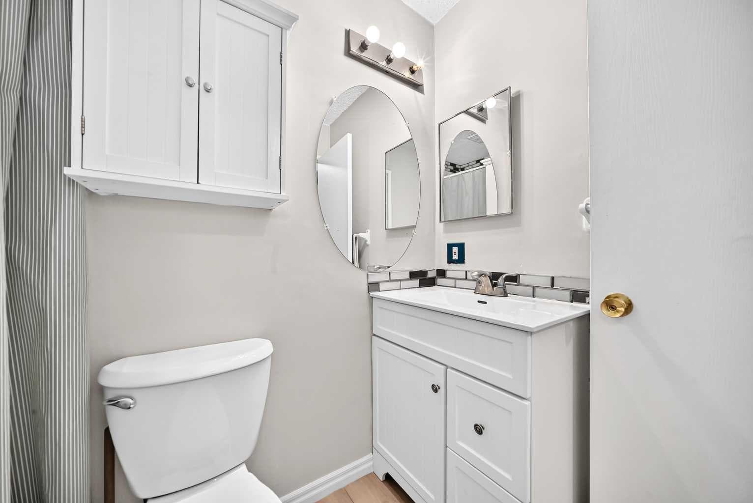 33, 175 Manora Place 