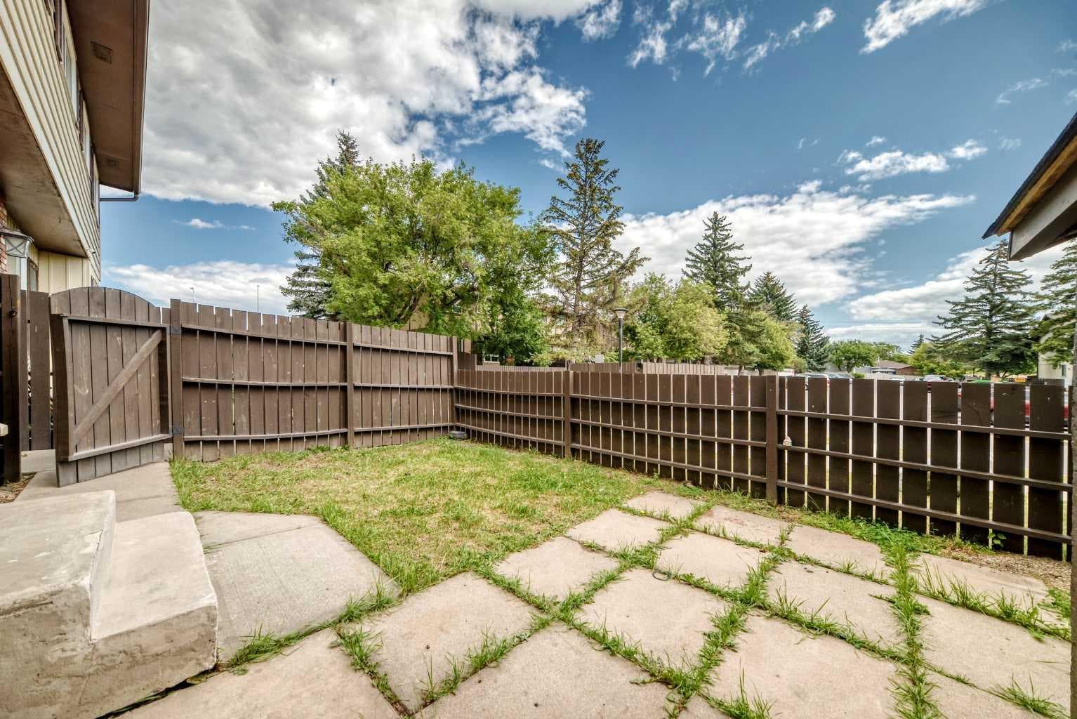 33, 175 Manora Place 