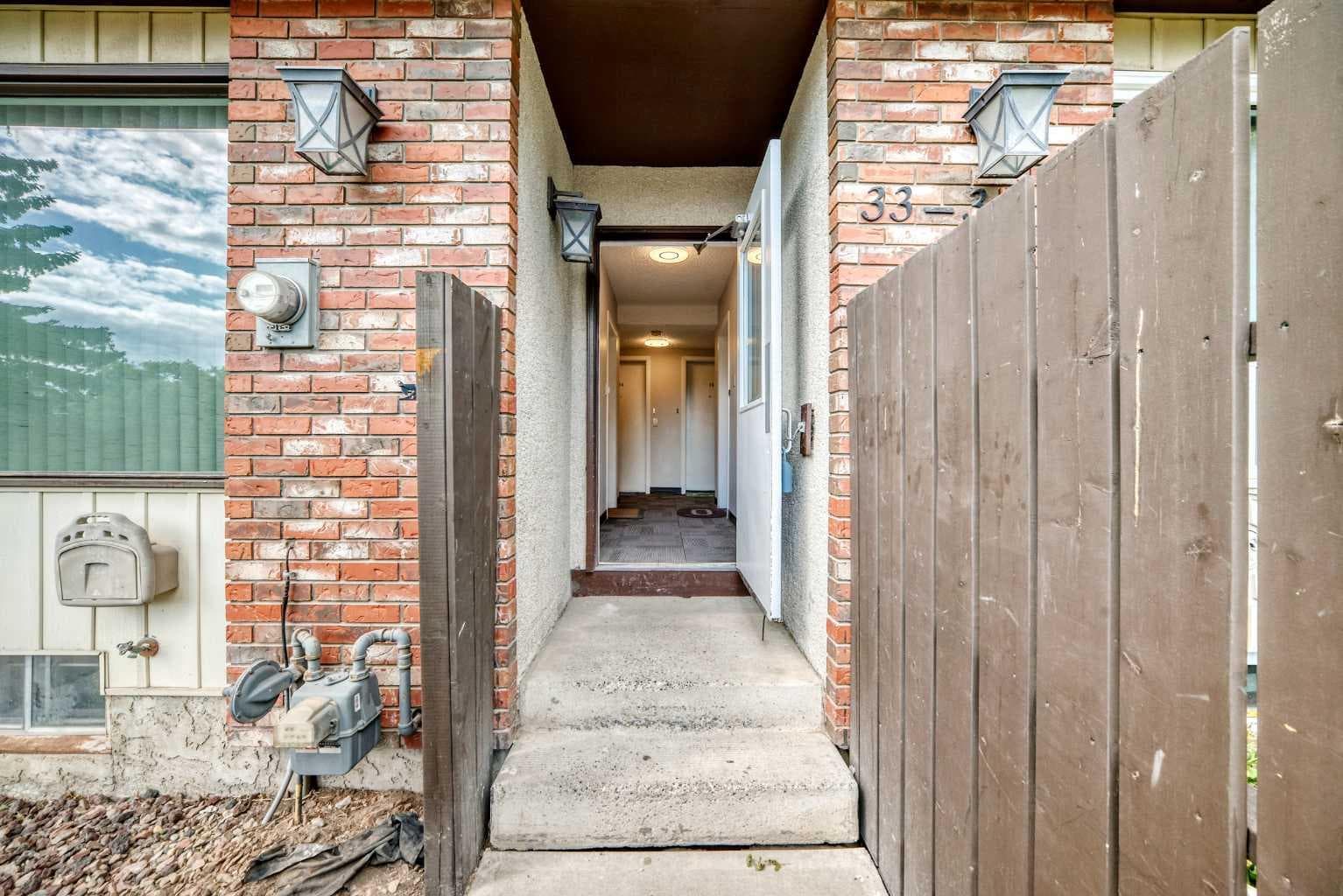33, 175 Manora Place 