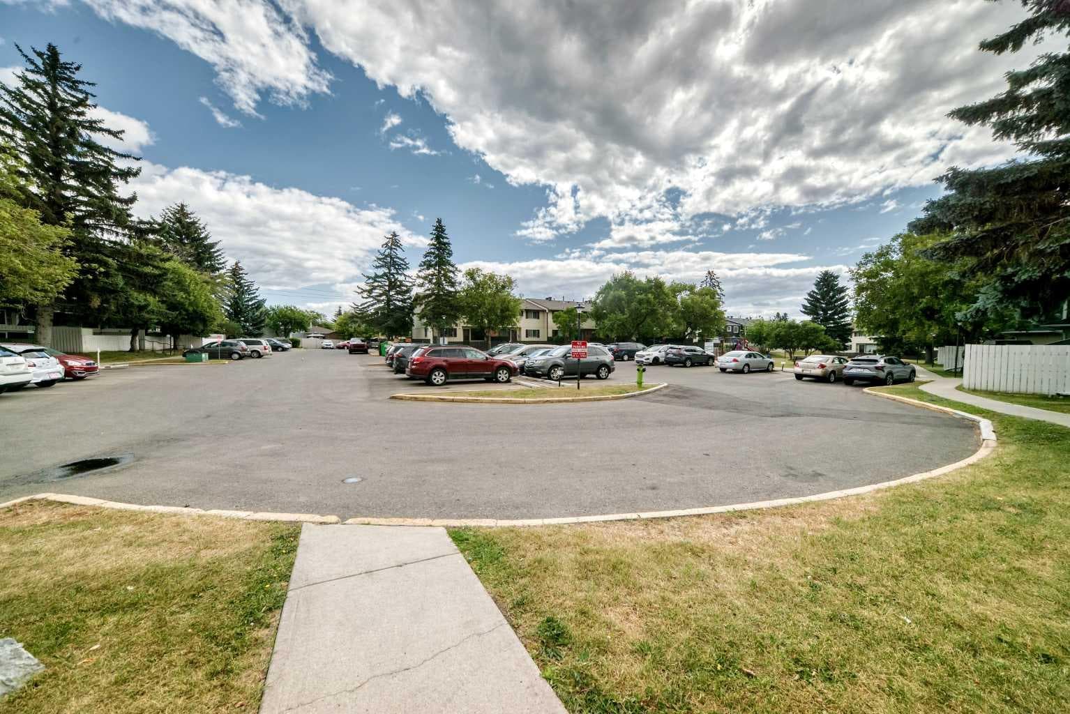 33, 175 Manora Place 