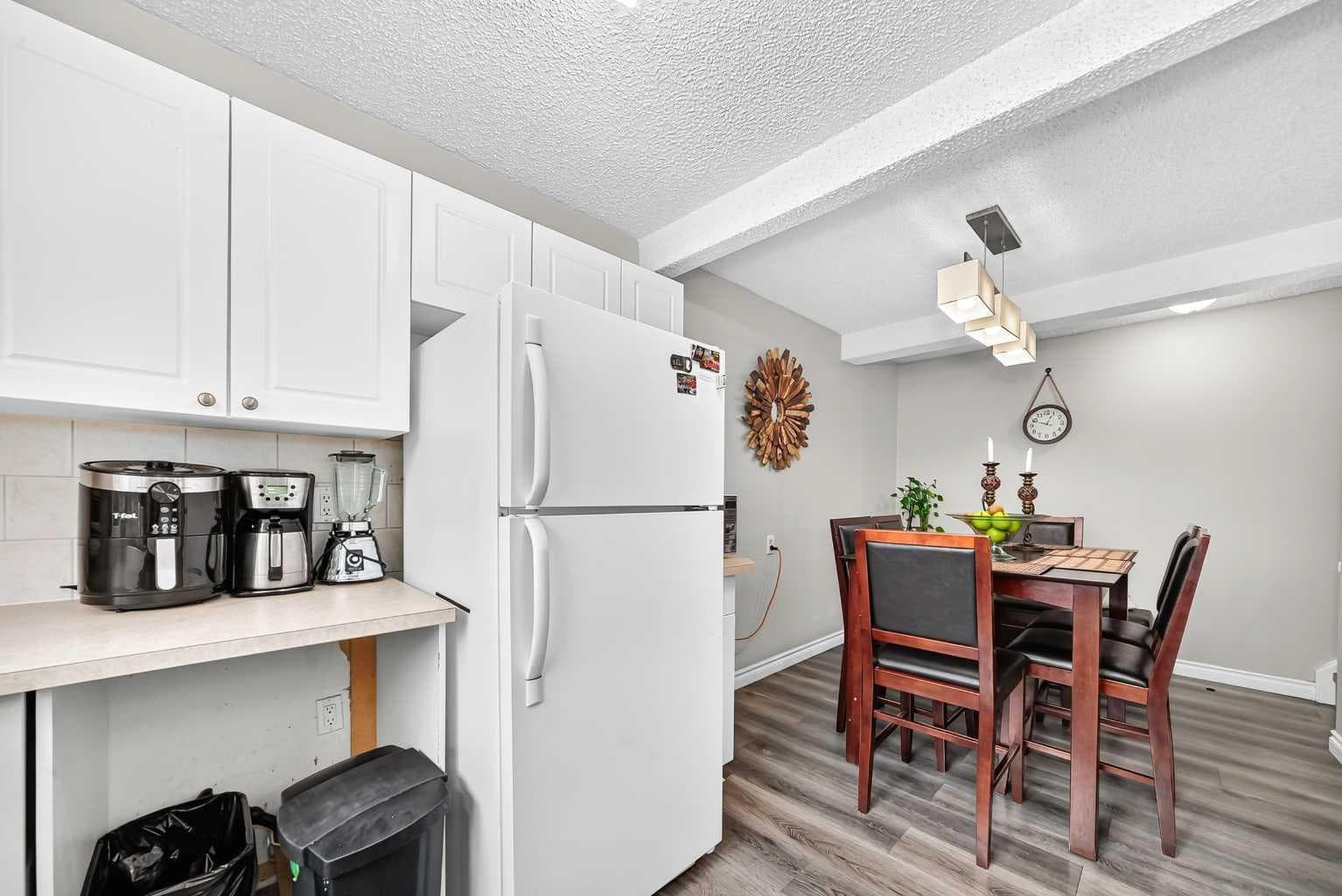 33, 175 Manora Place 