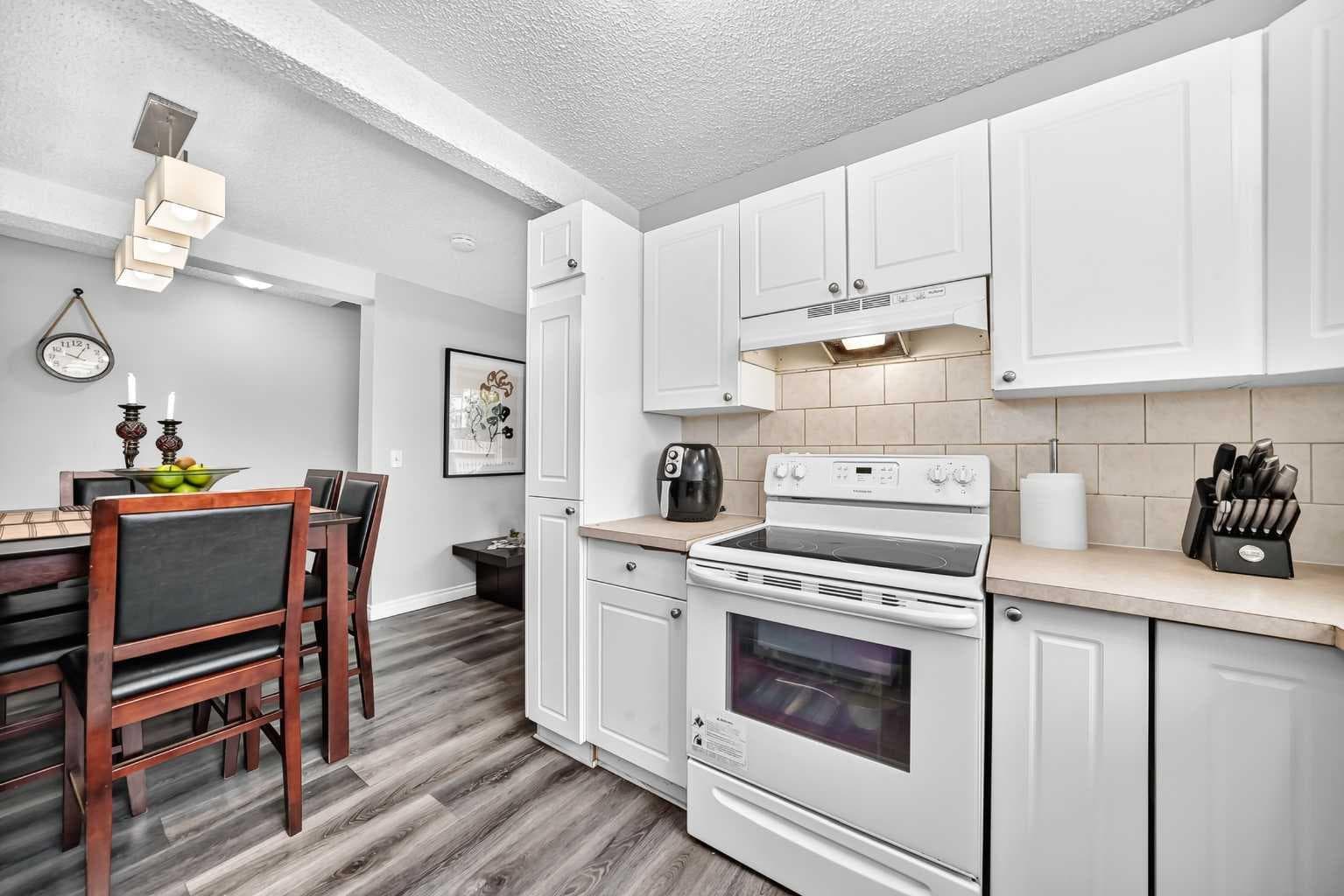 33, 175 Manora Place 