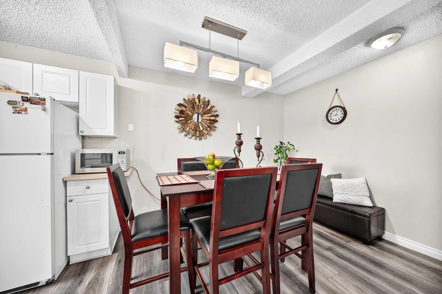33, 175 Manora Place 